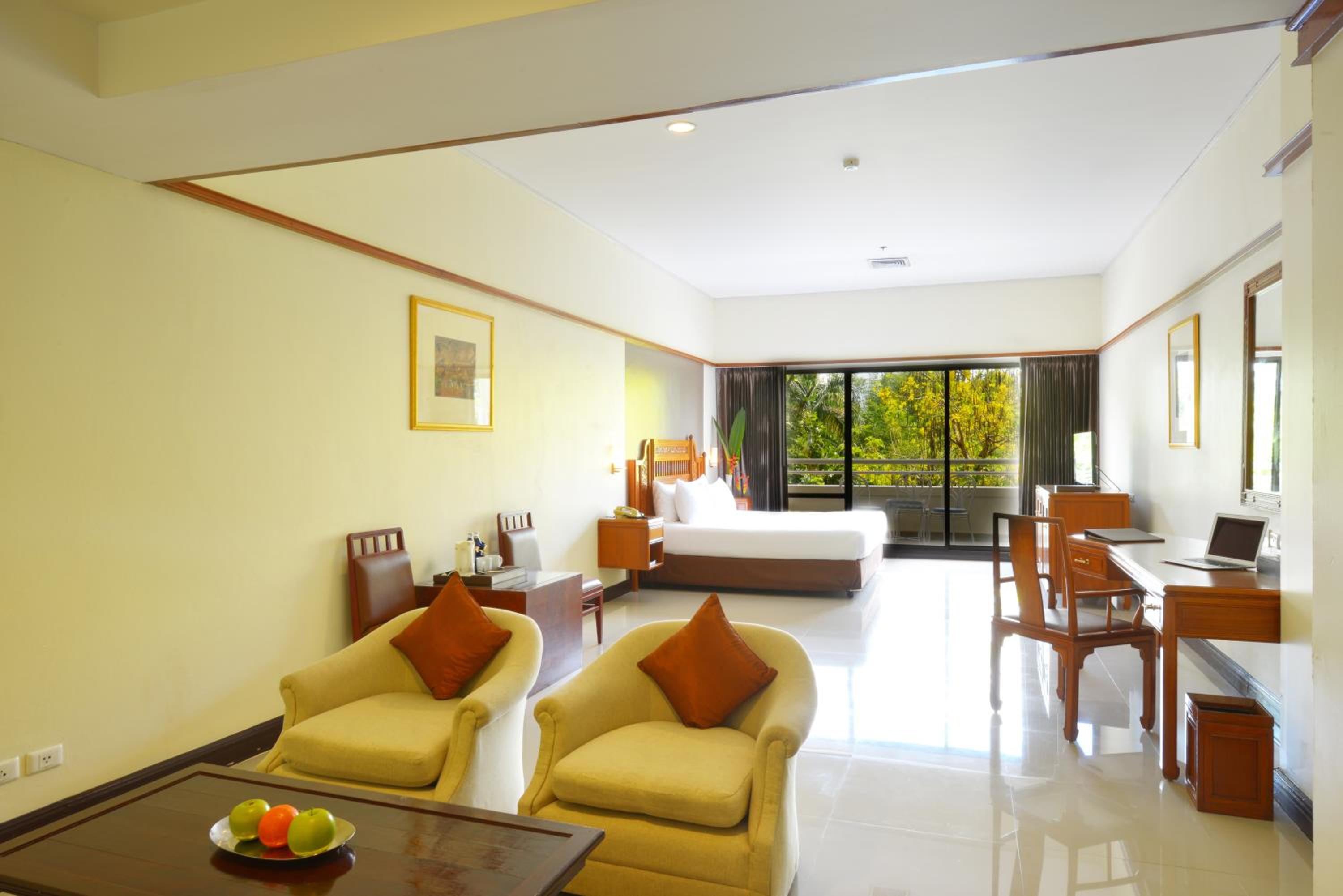 Grand Deluxe King Room - Photo 4