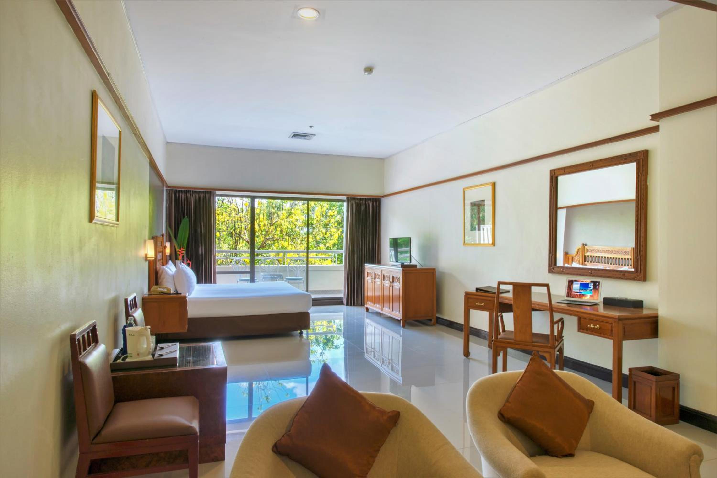 Grand Deluxe King Room - Photo 6