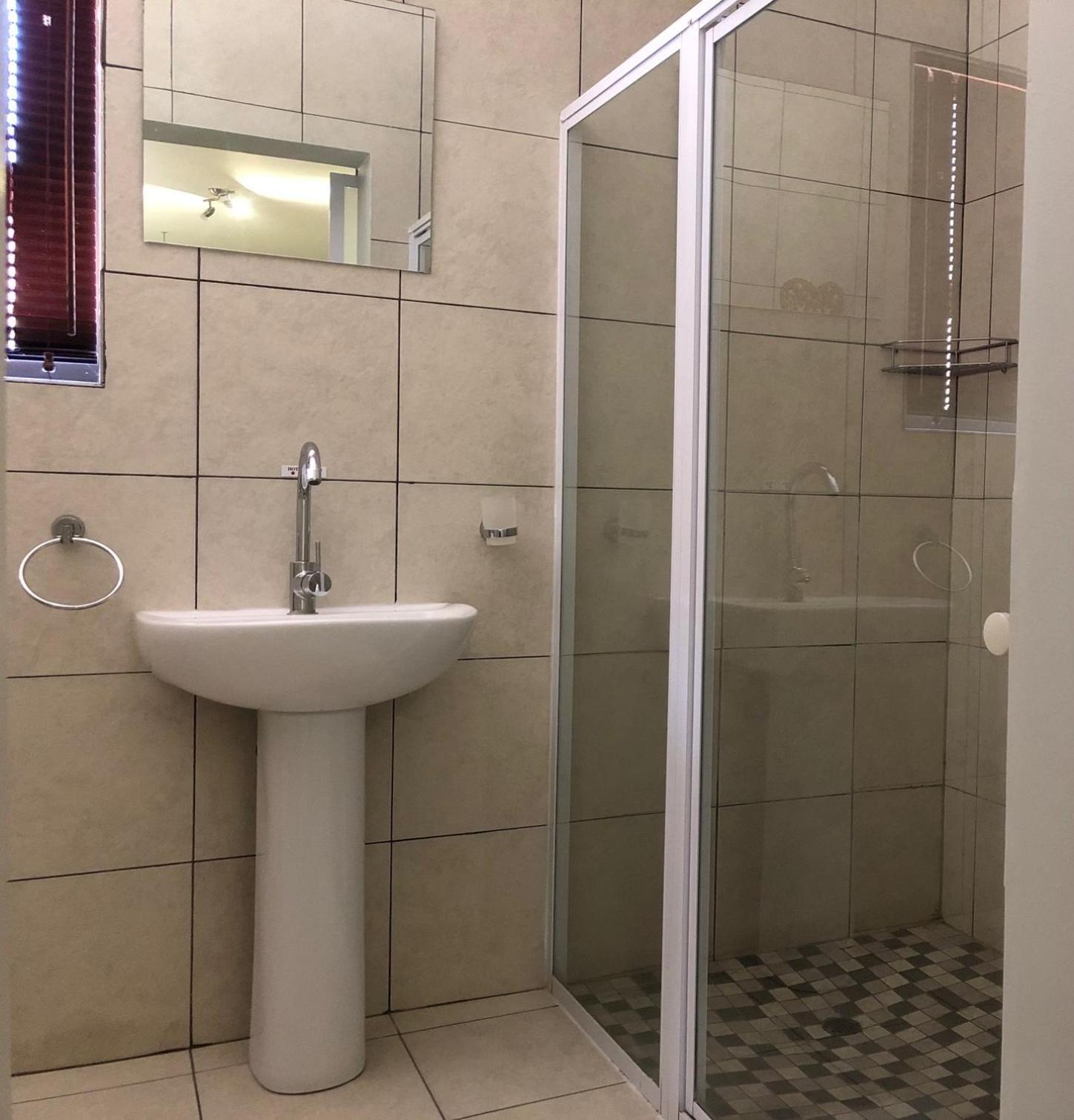 Comfort Queen Room photo 3