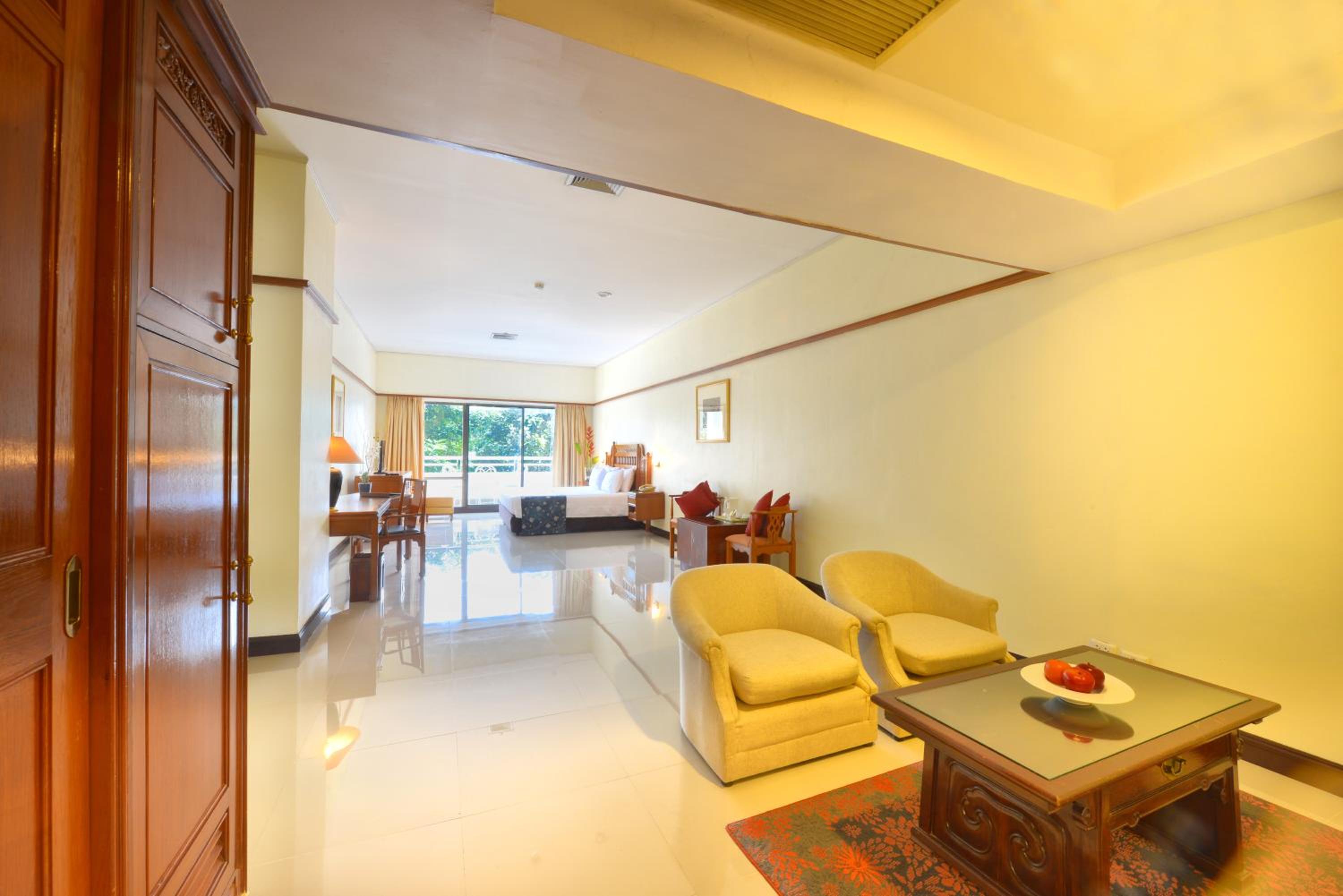 Grand Deluxe King Room - Photo 3