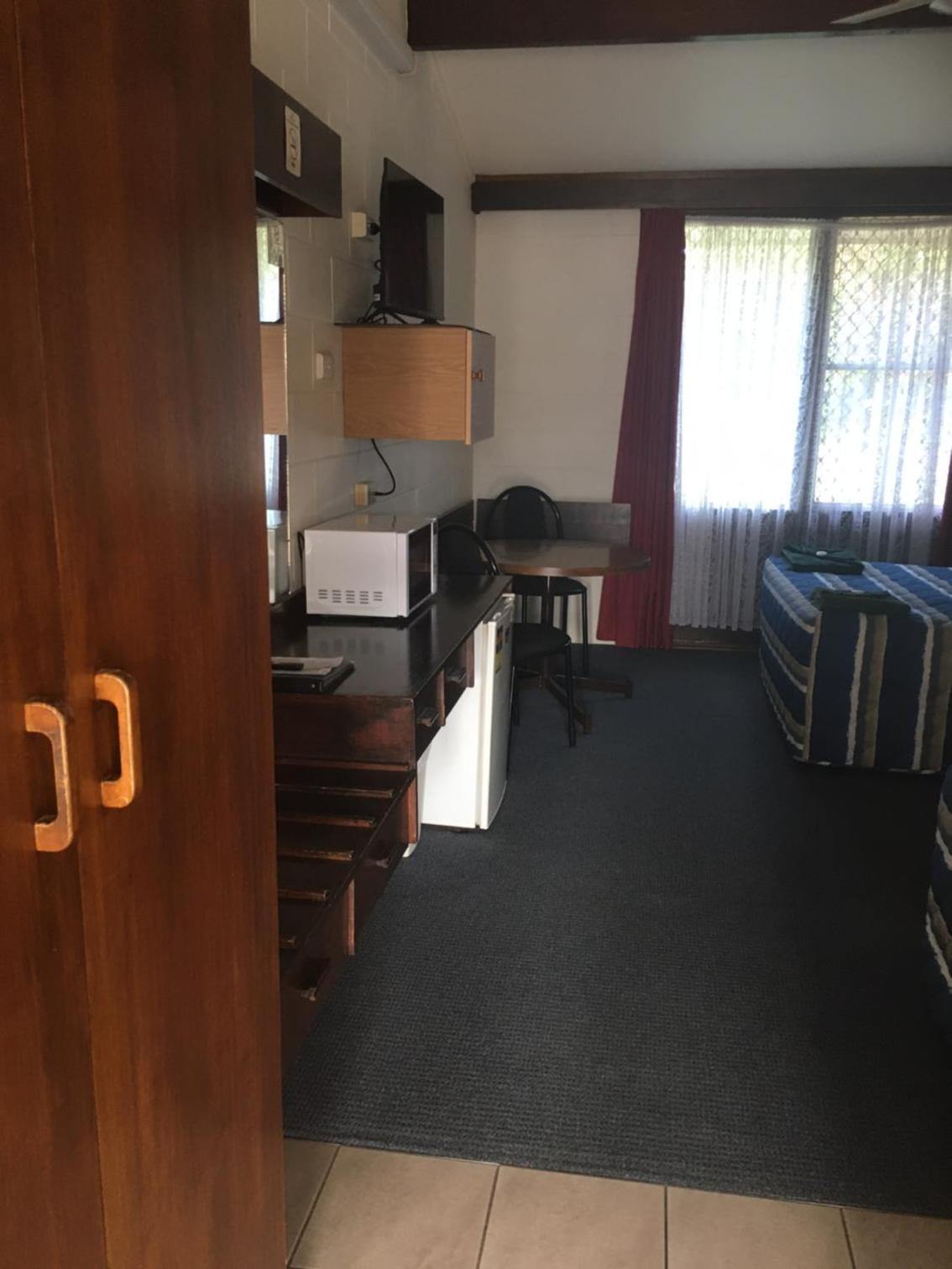 Family Room - Photo 2