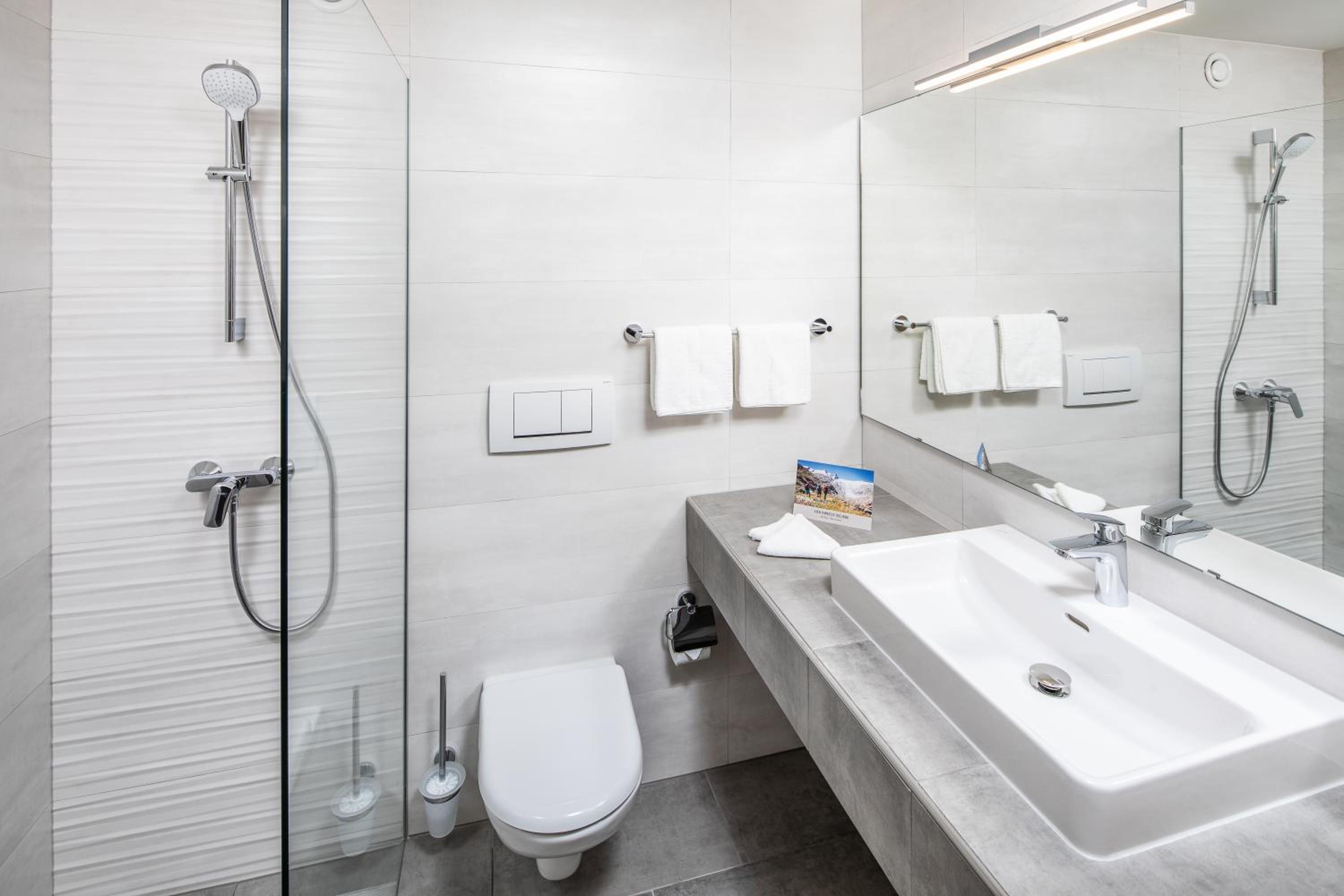Deluxe Double Room with Shower - Photo 2
