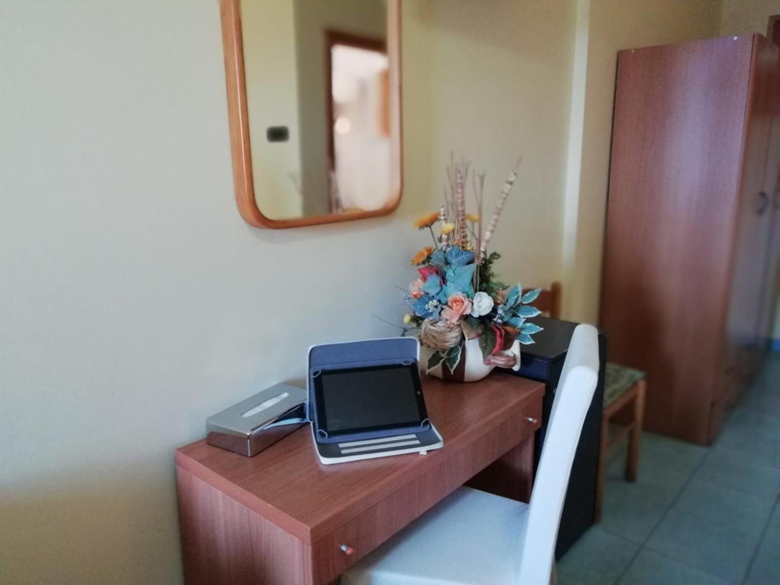 Standard Double Room - Photo 5