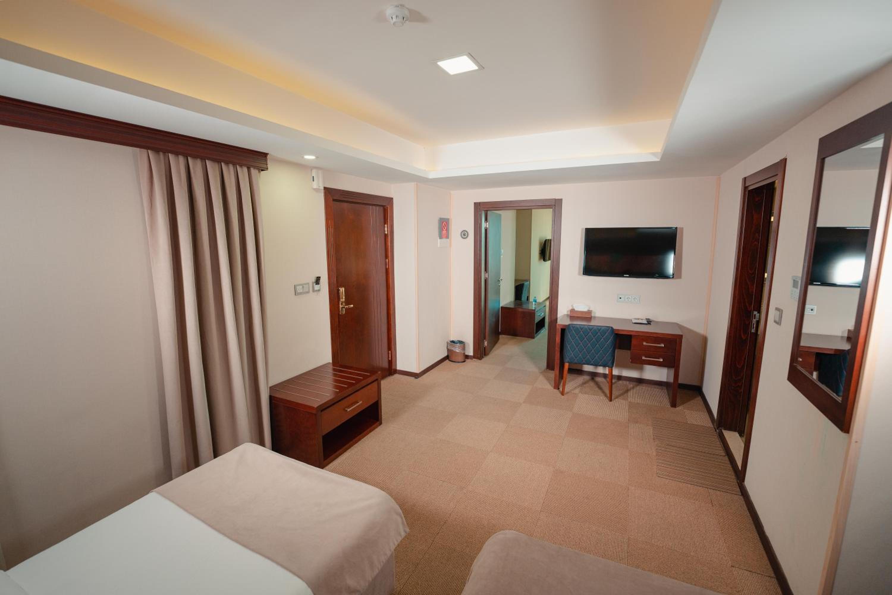 Suite with City View photo 2