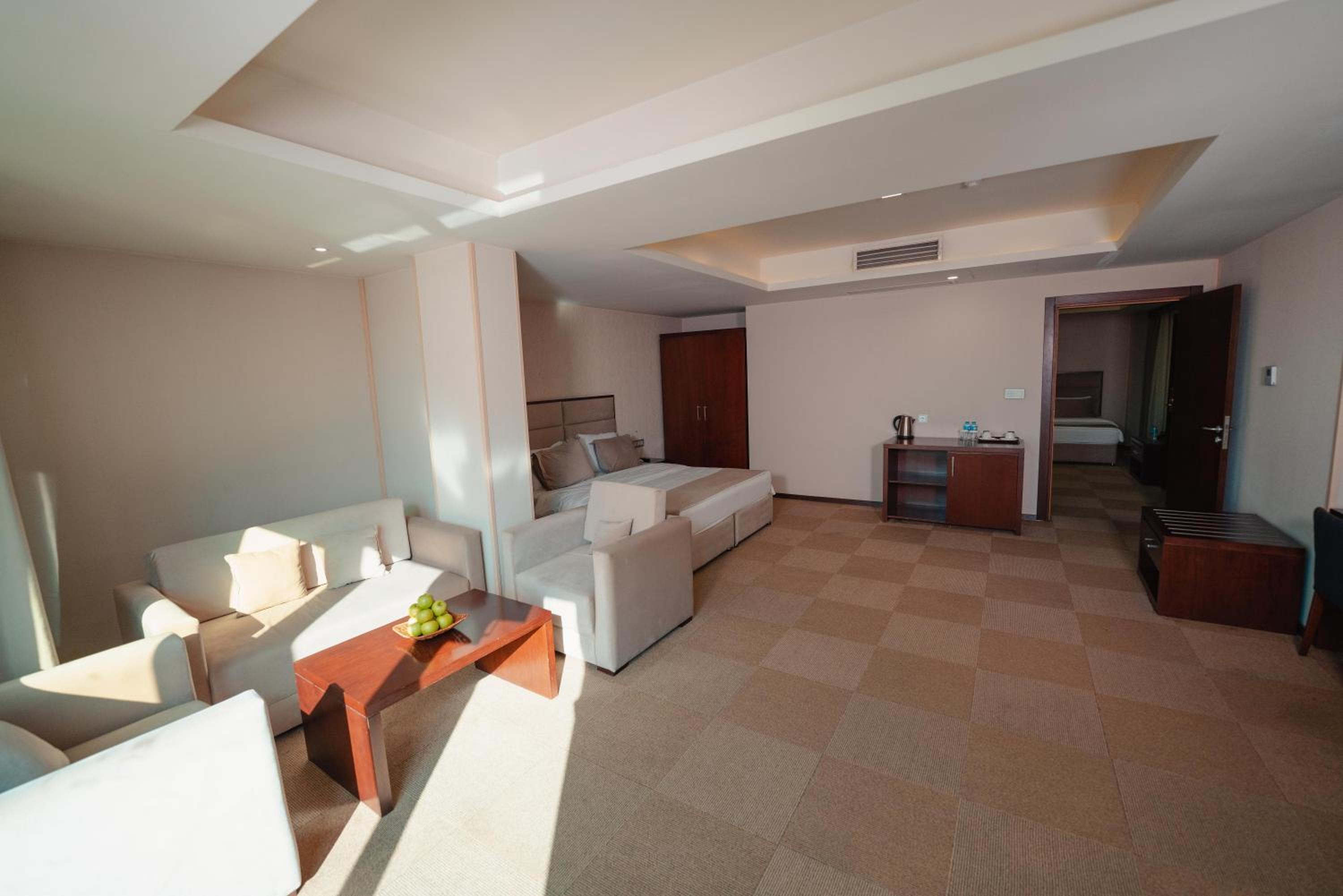 Suite with City View photo 3