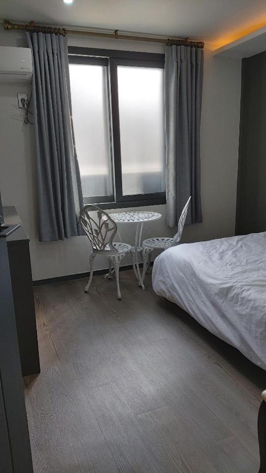 Standard Double Room - Photo 4