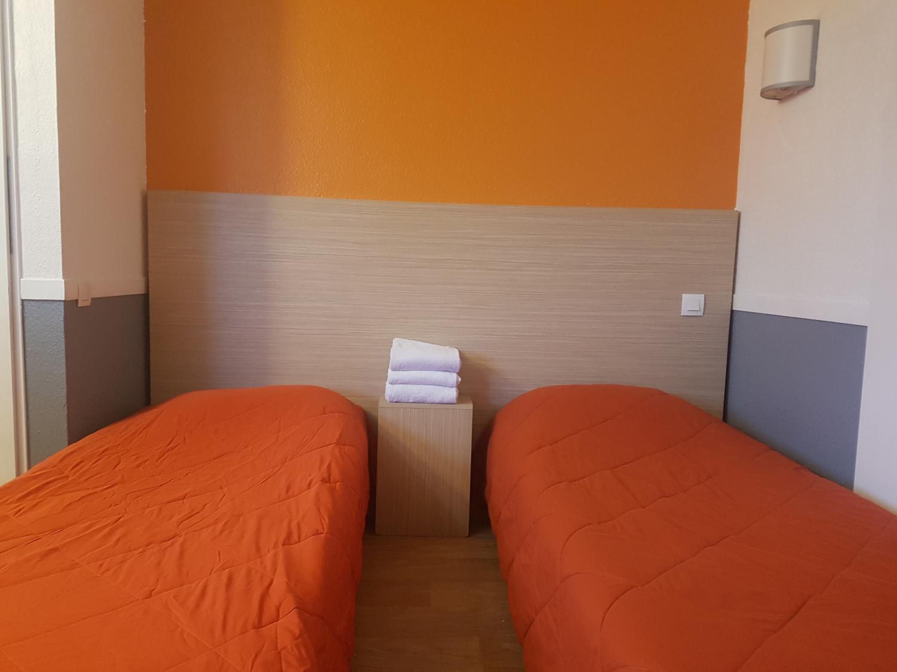Twin Room - Photo 2