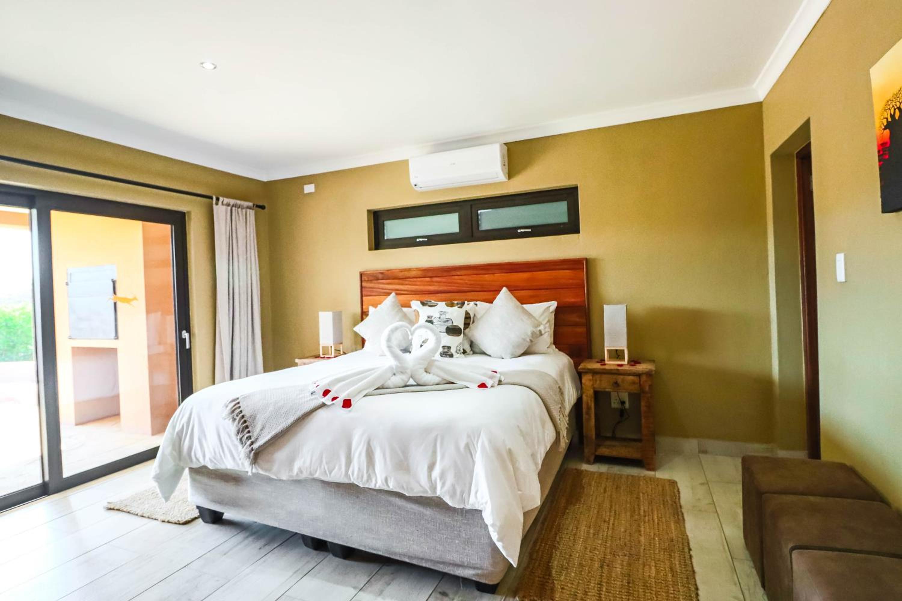 Suite - Photo 1