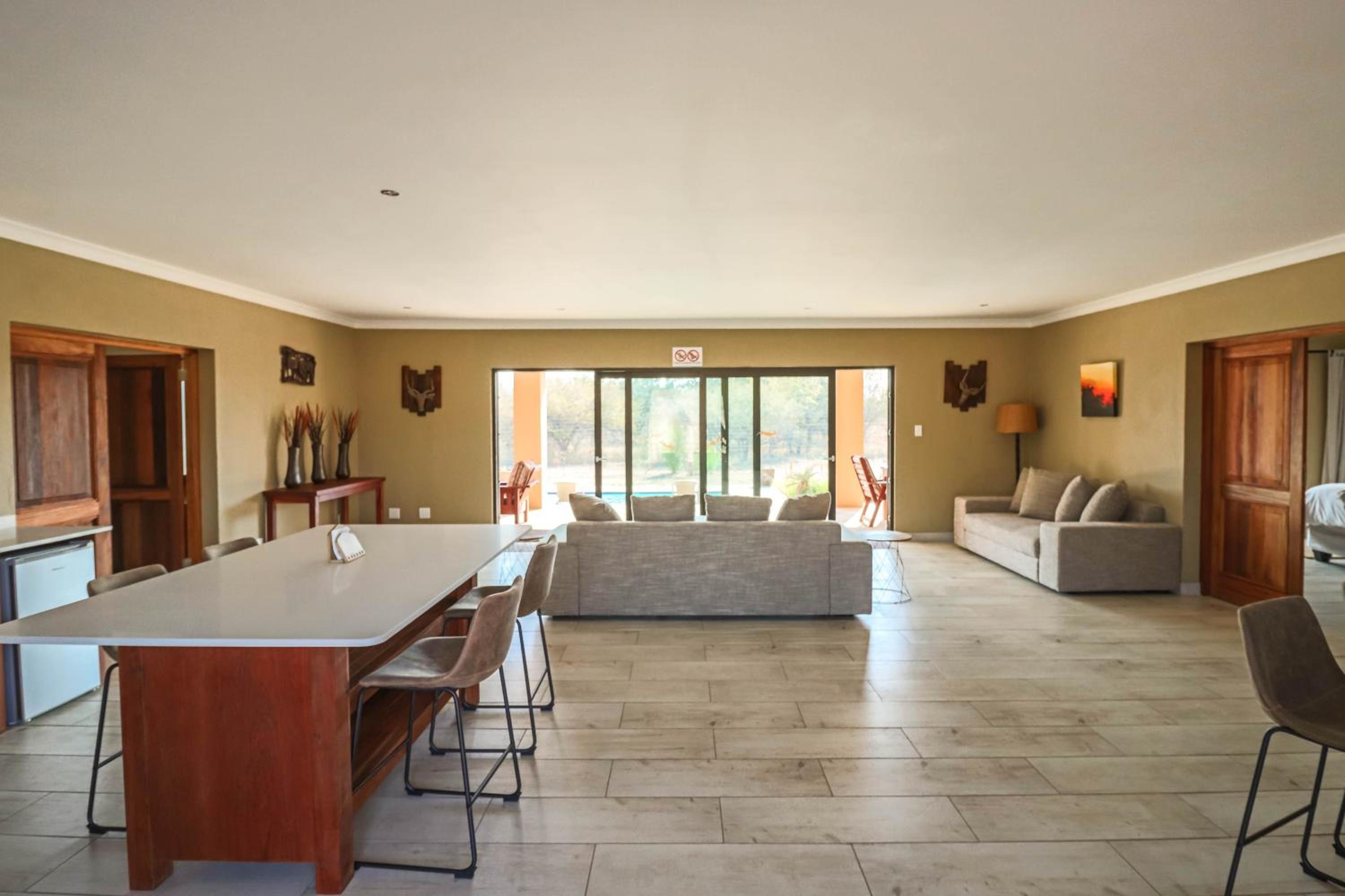 Suite - Photo 5