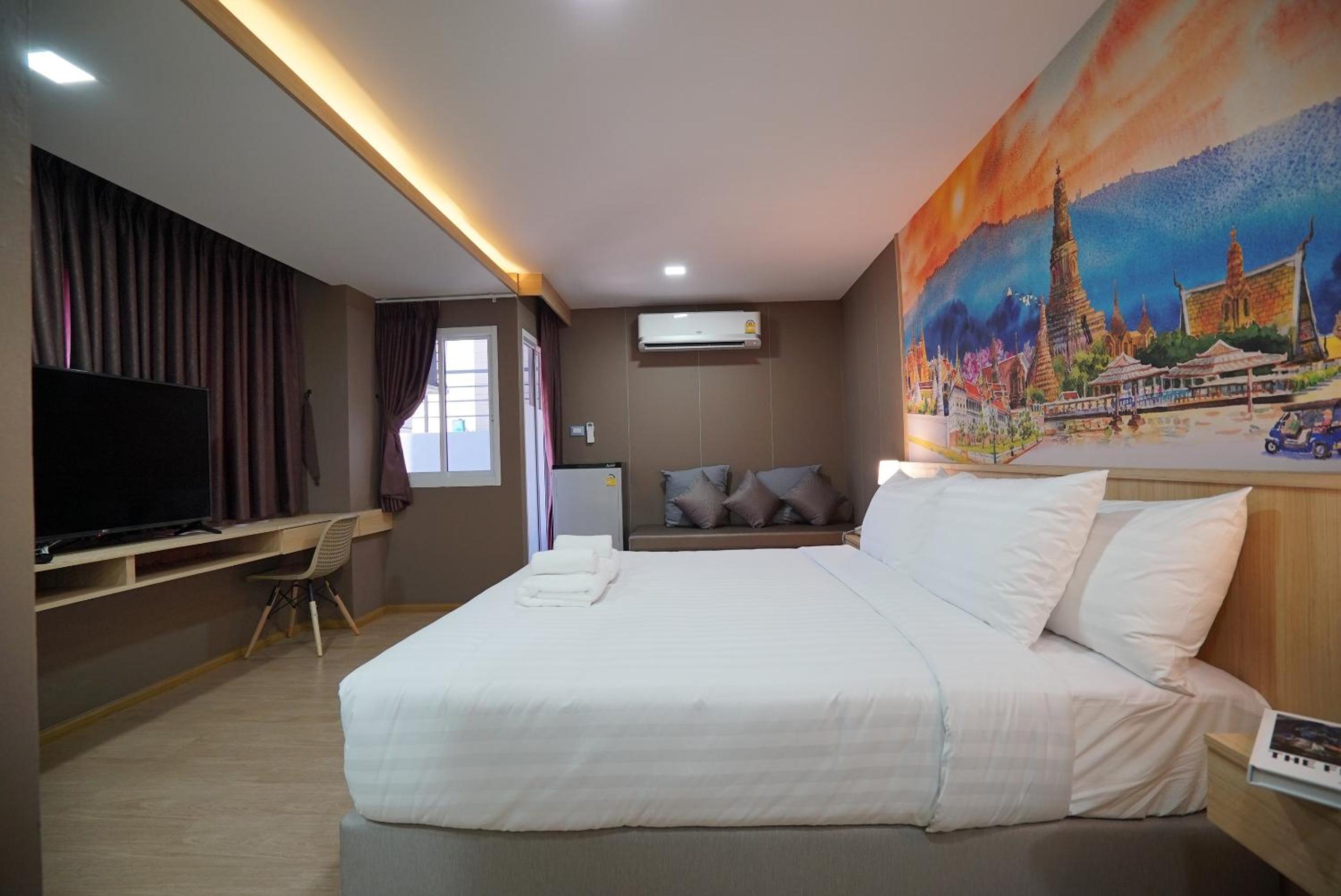 Deluxe King Room photo 2