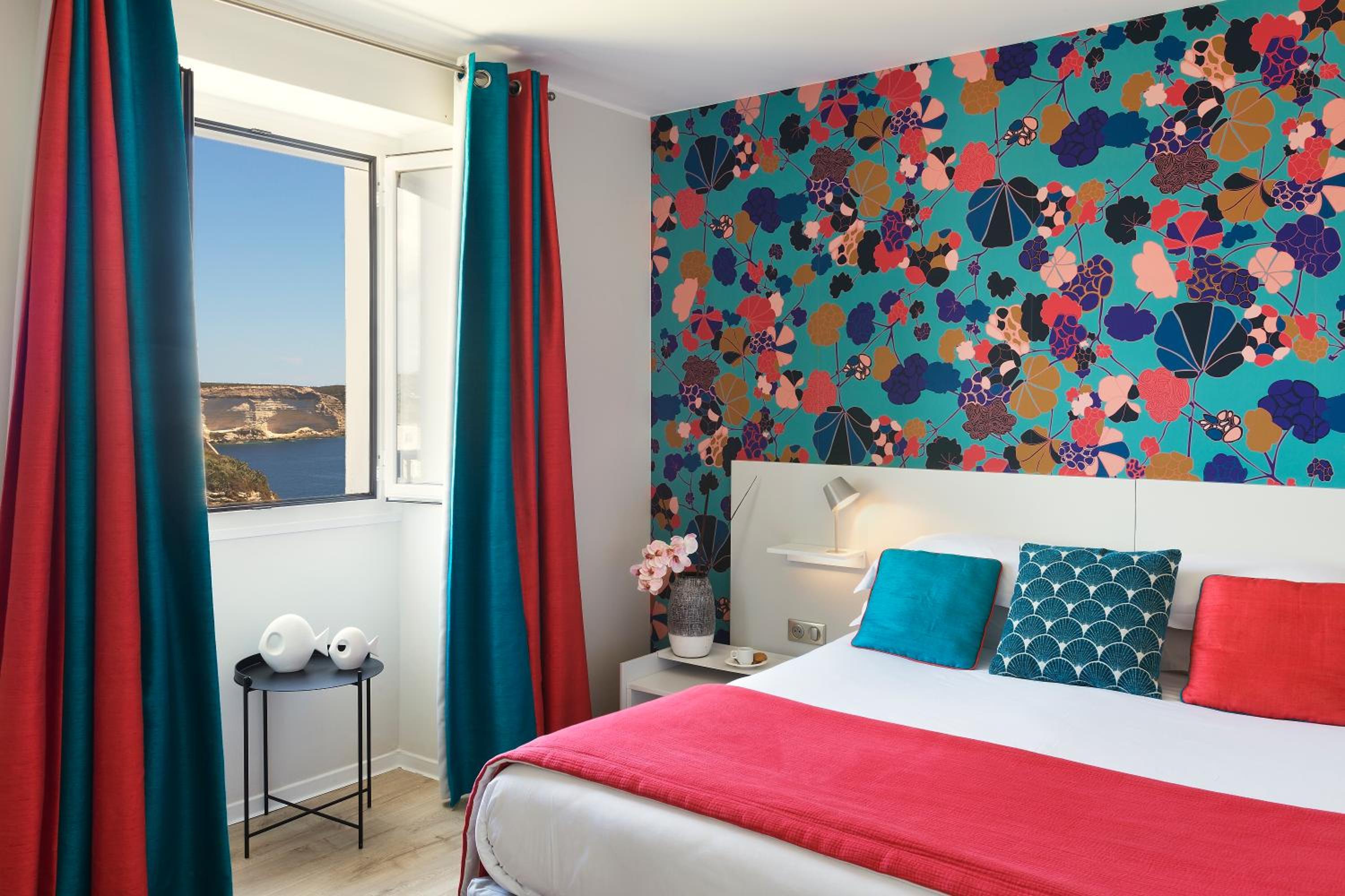 Junior Suite with Balcony View of the Upper Town, the Cliffs and the Sea