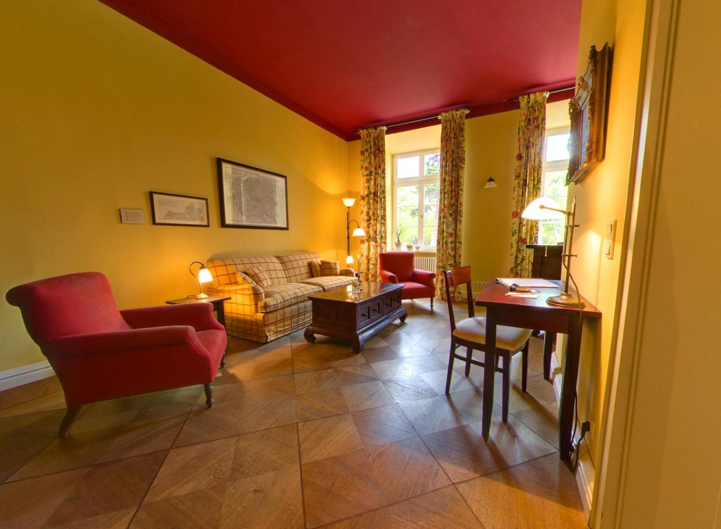 Suite - Photo 5