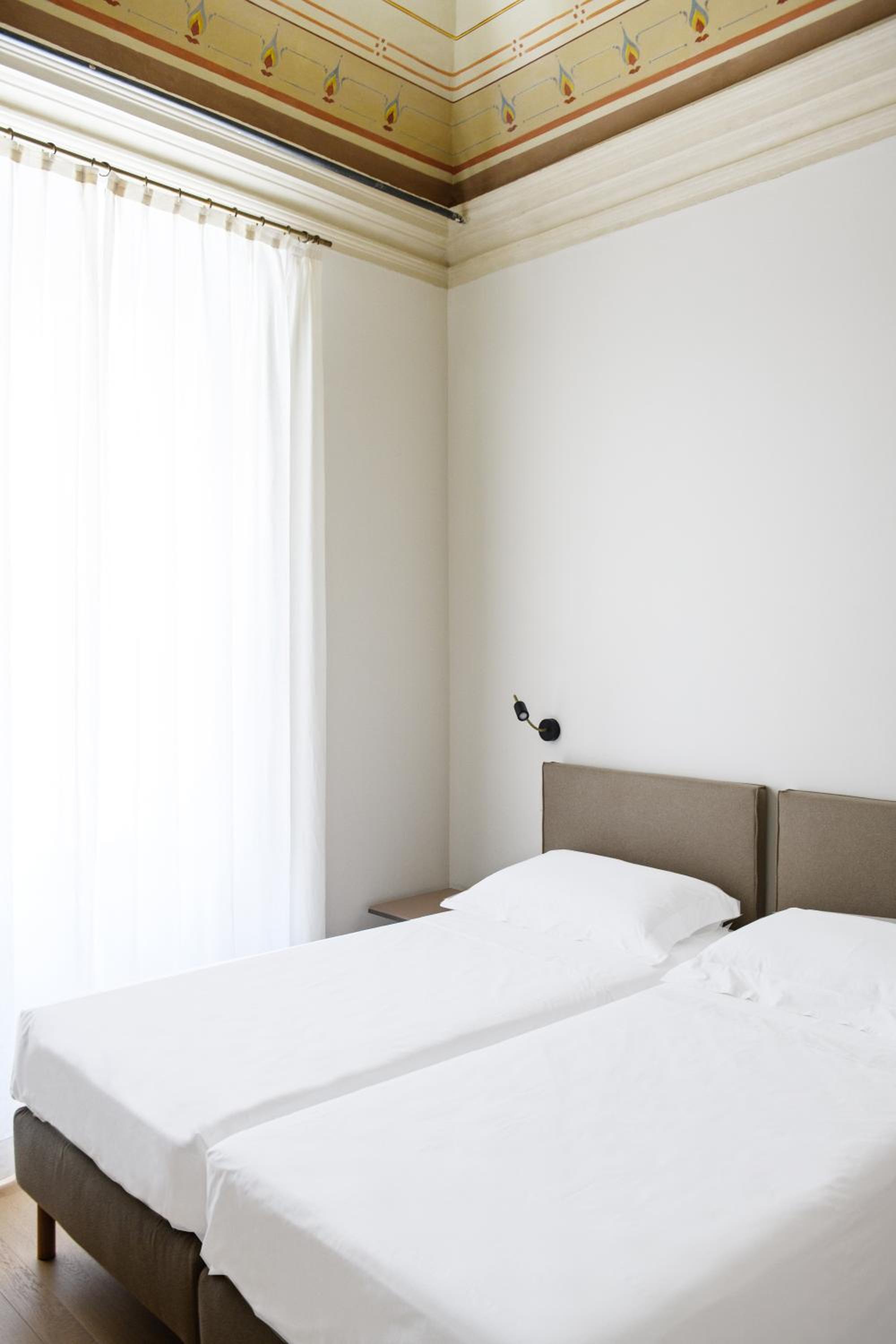 Deluxe Suite - Photo 2