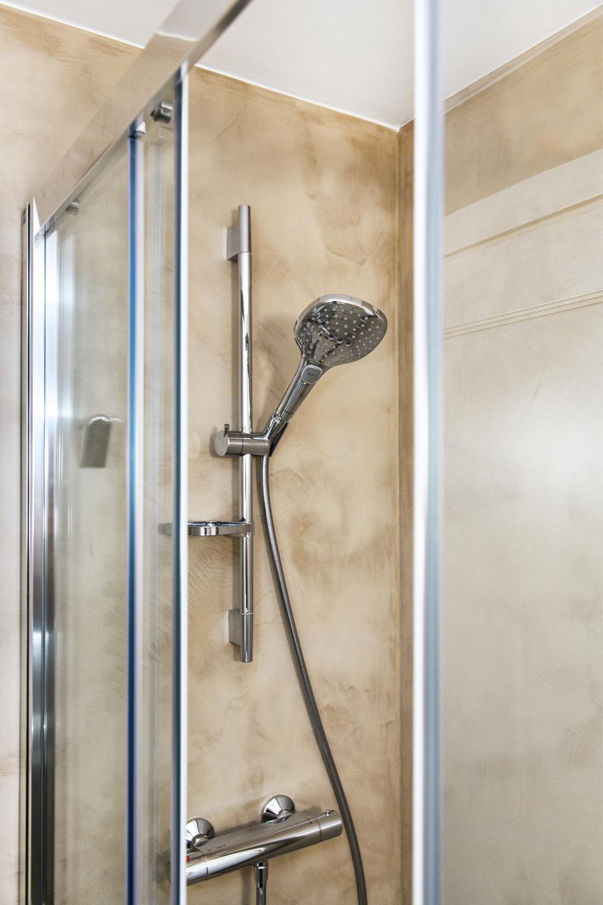 Deluxe Suite - Photo 5