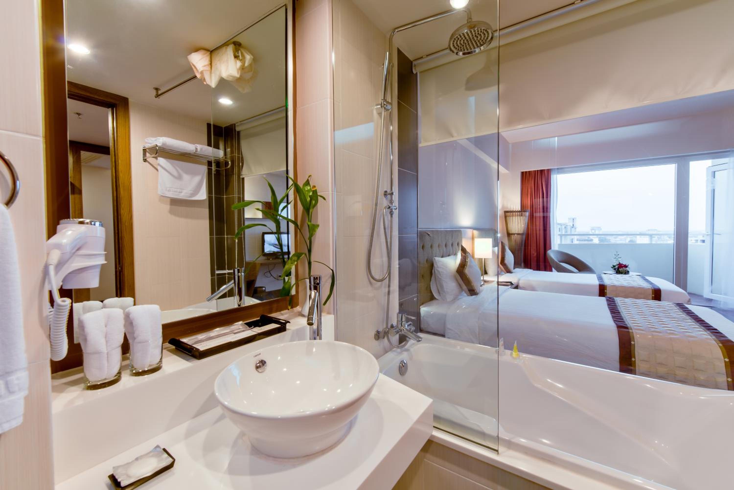 Deluxe Twin Room with River View - Photo 6