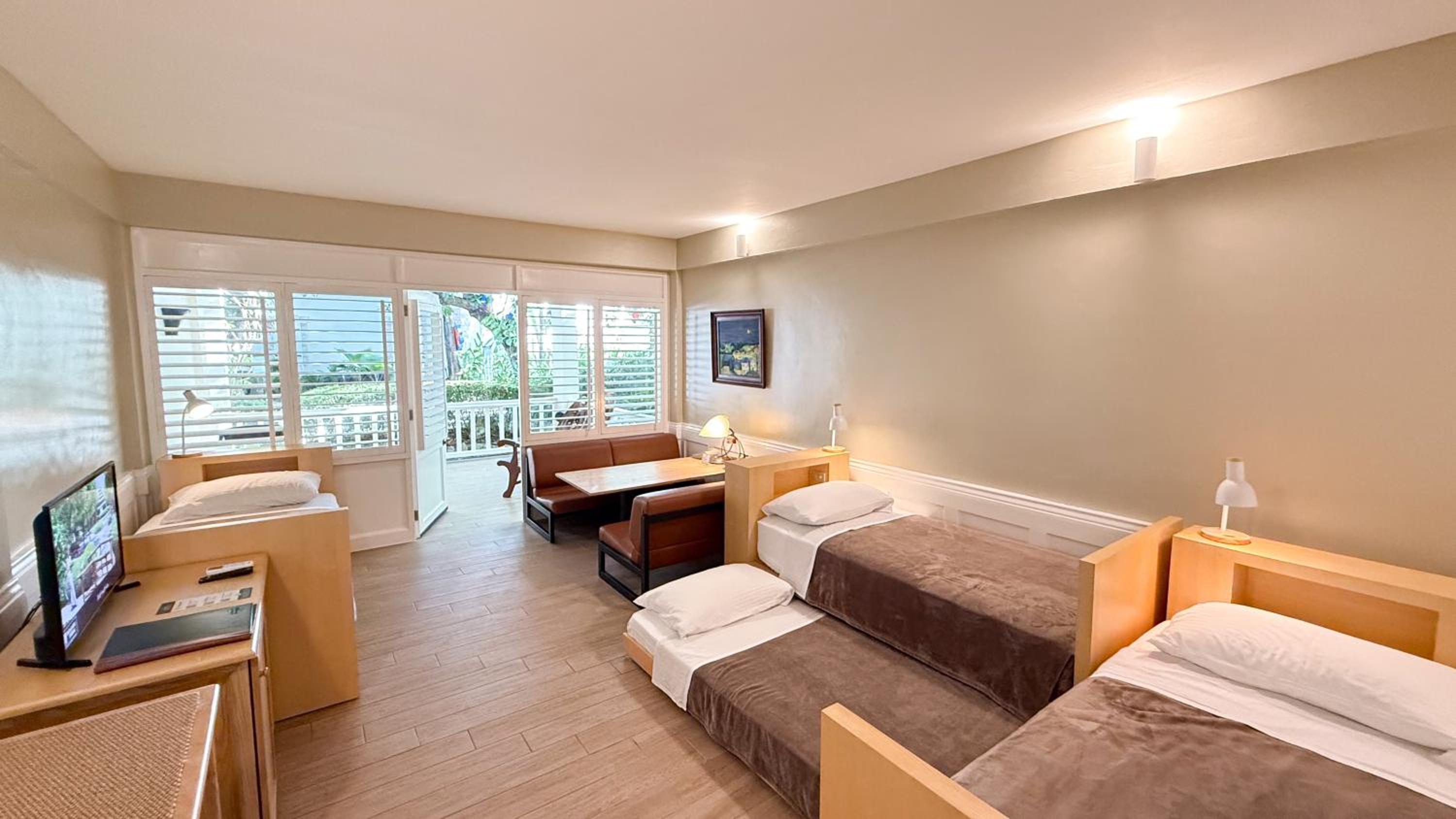 Fourplex Room (Maximum of 4 persons, Breakfast Included)