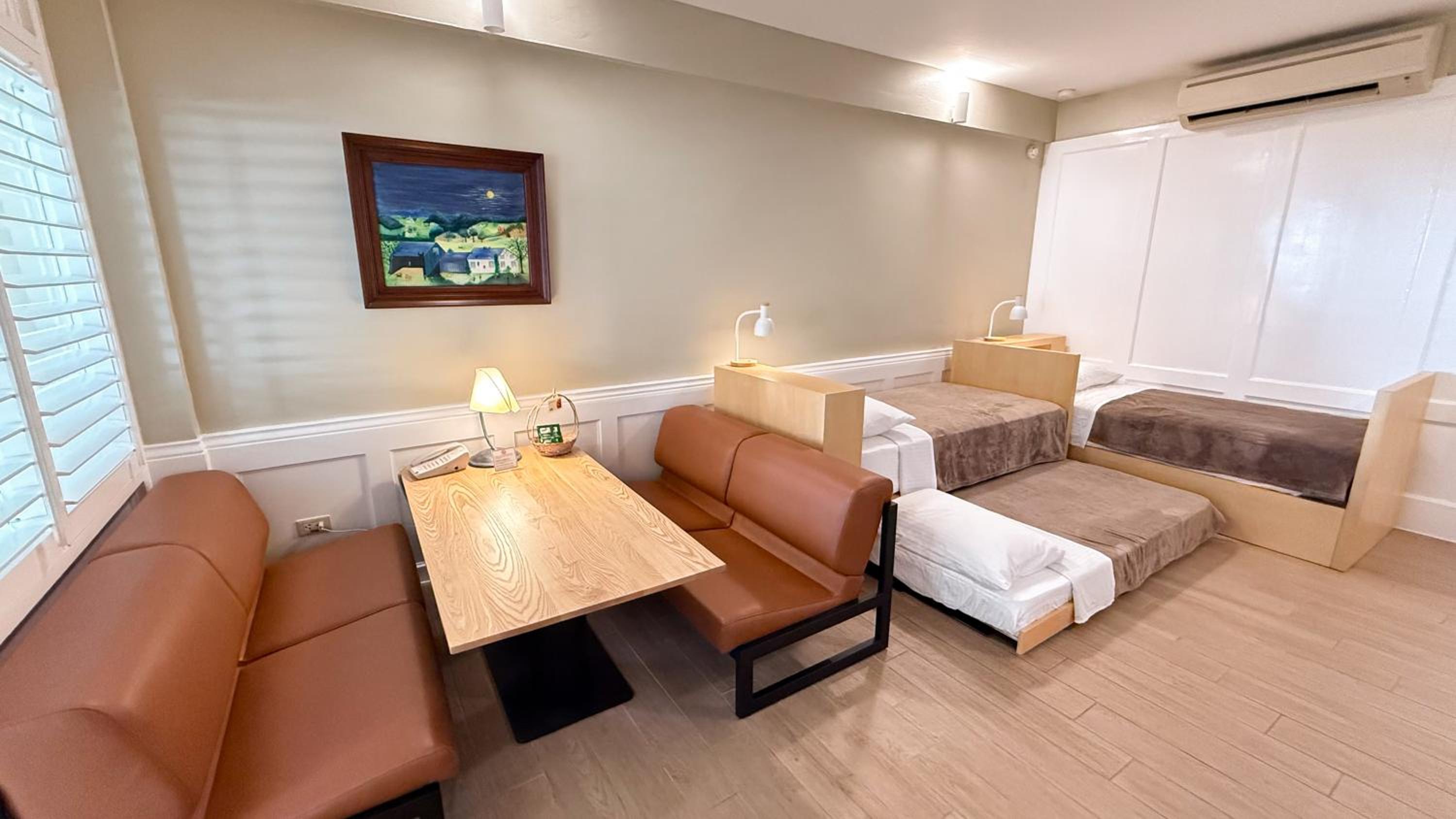 Fourplex Room (Maximum of 4 persons, Breakfast Included) Fourplex Room (Maximum of 4 persons, Breakfast Included)