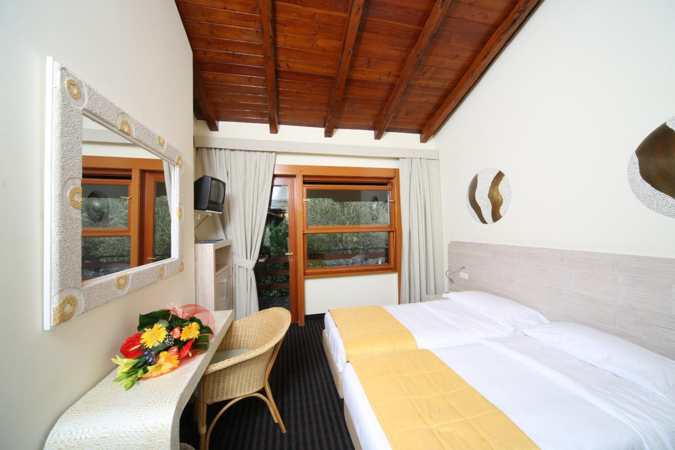 Standard Double or Twin Room photo 2