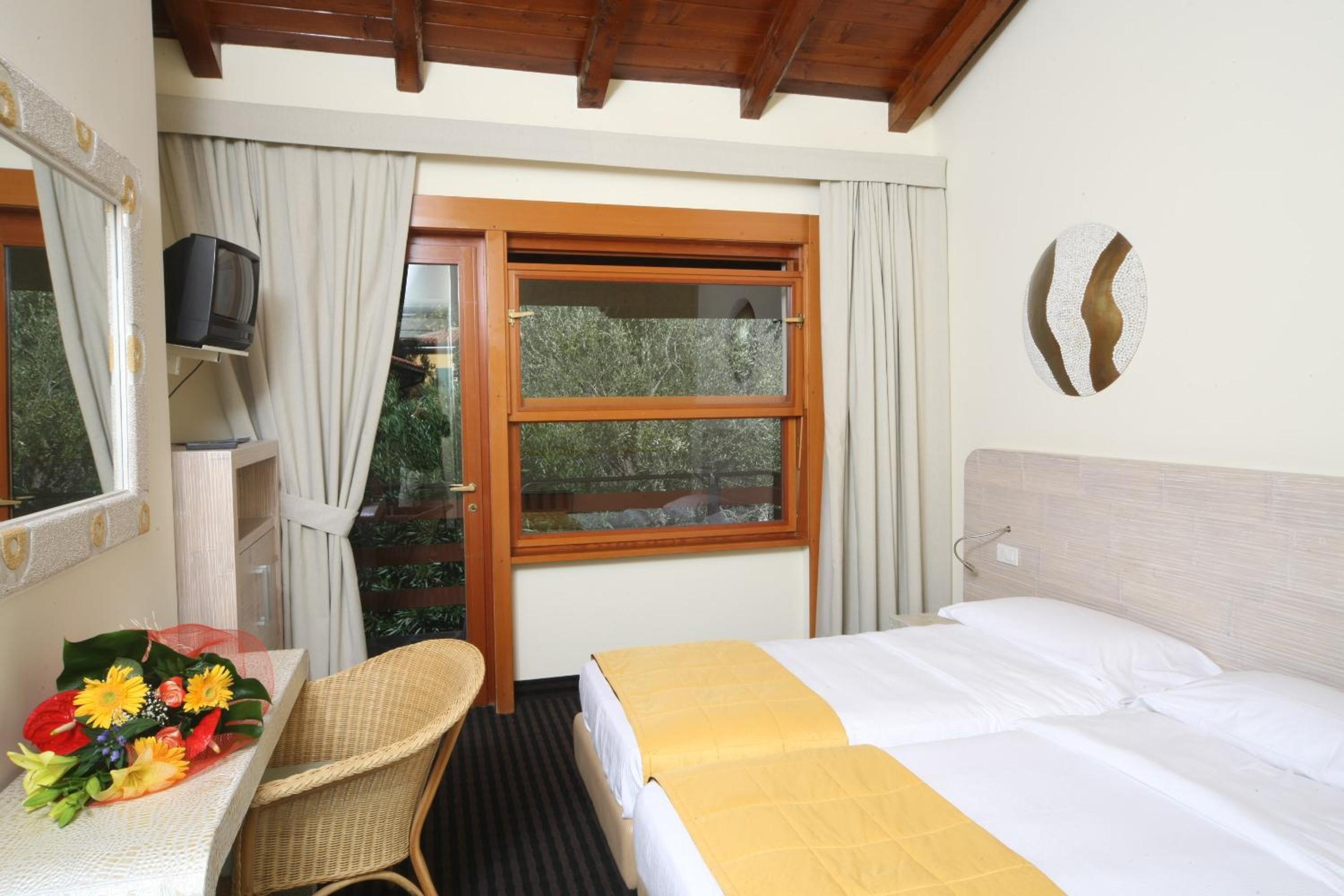 Standard Double or Twin Room photo 3