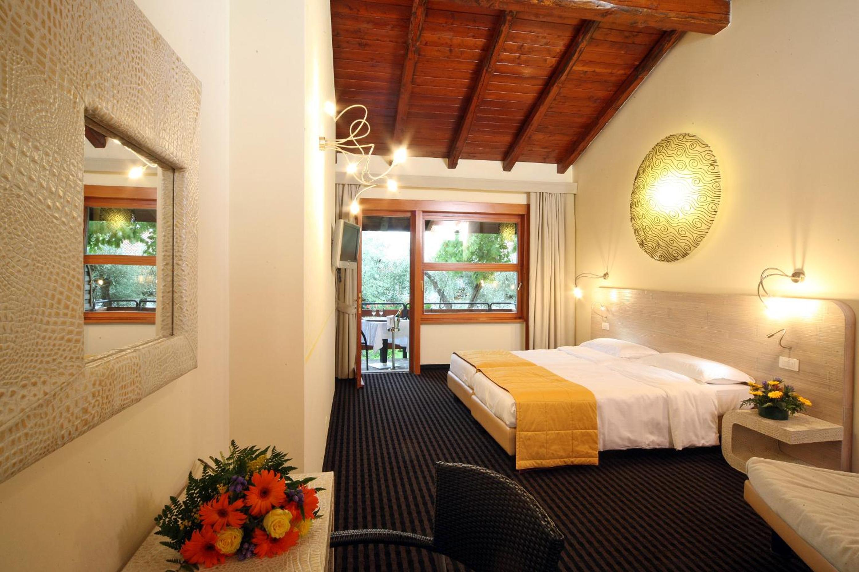 Deluxe Double or Twin Room photo 2