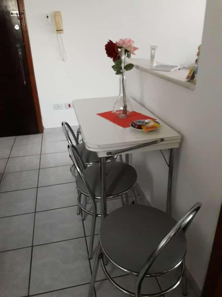 One-Bedroom Apartment - Photo 2