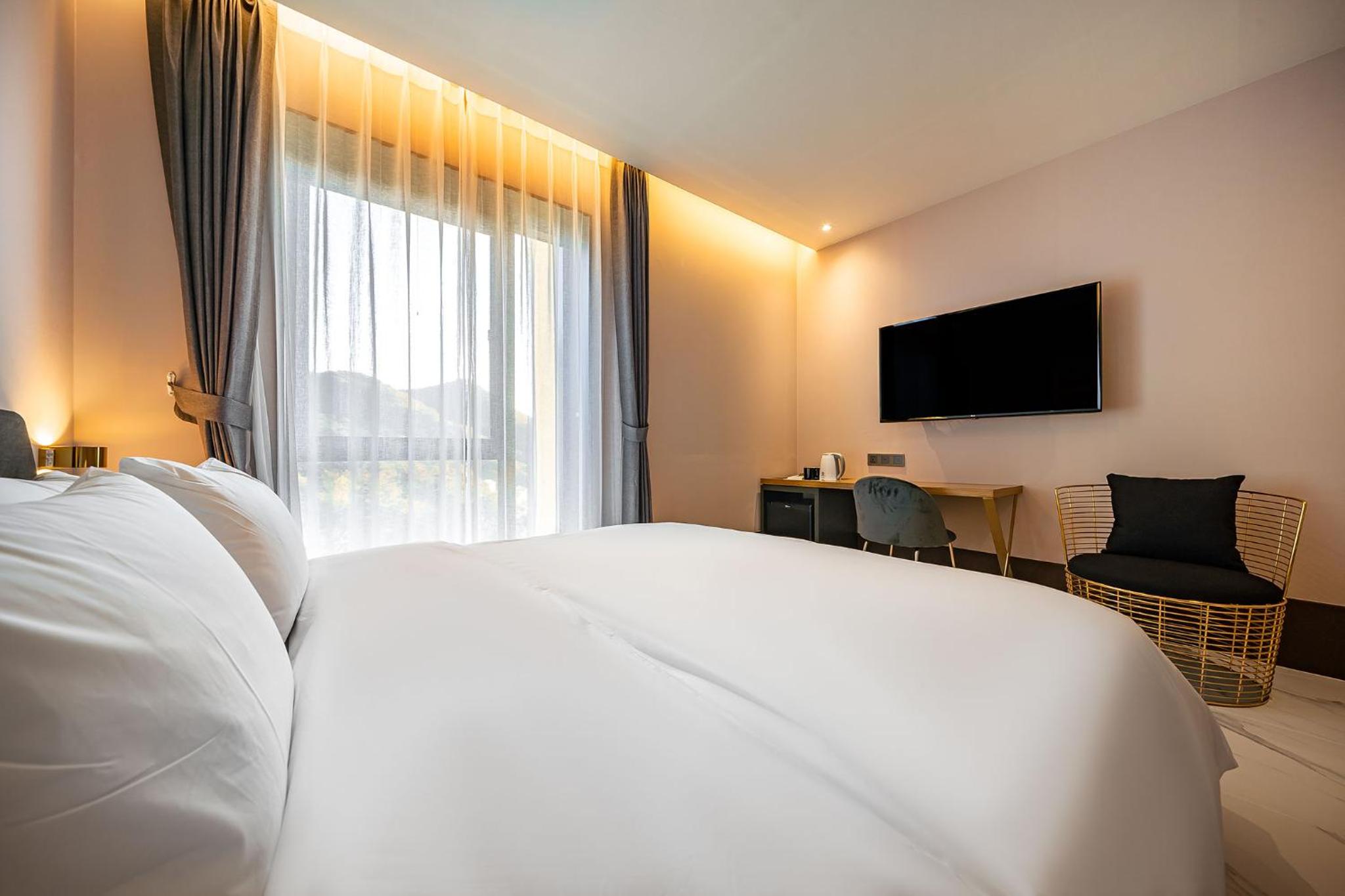 Standard Double Room - Photo 6