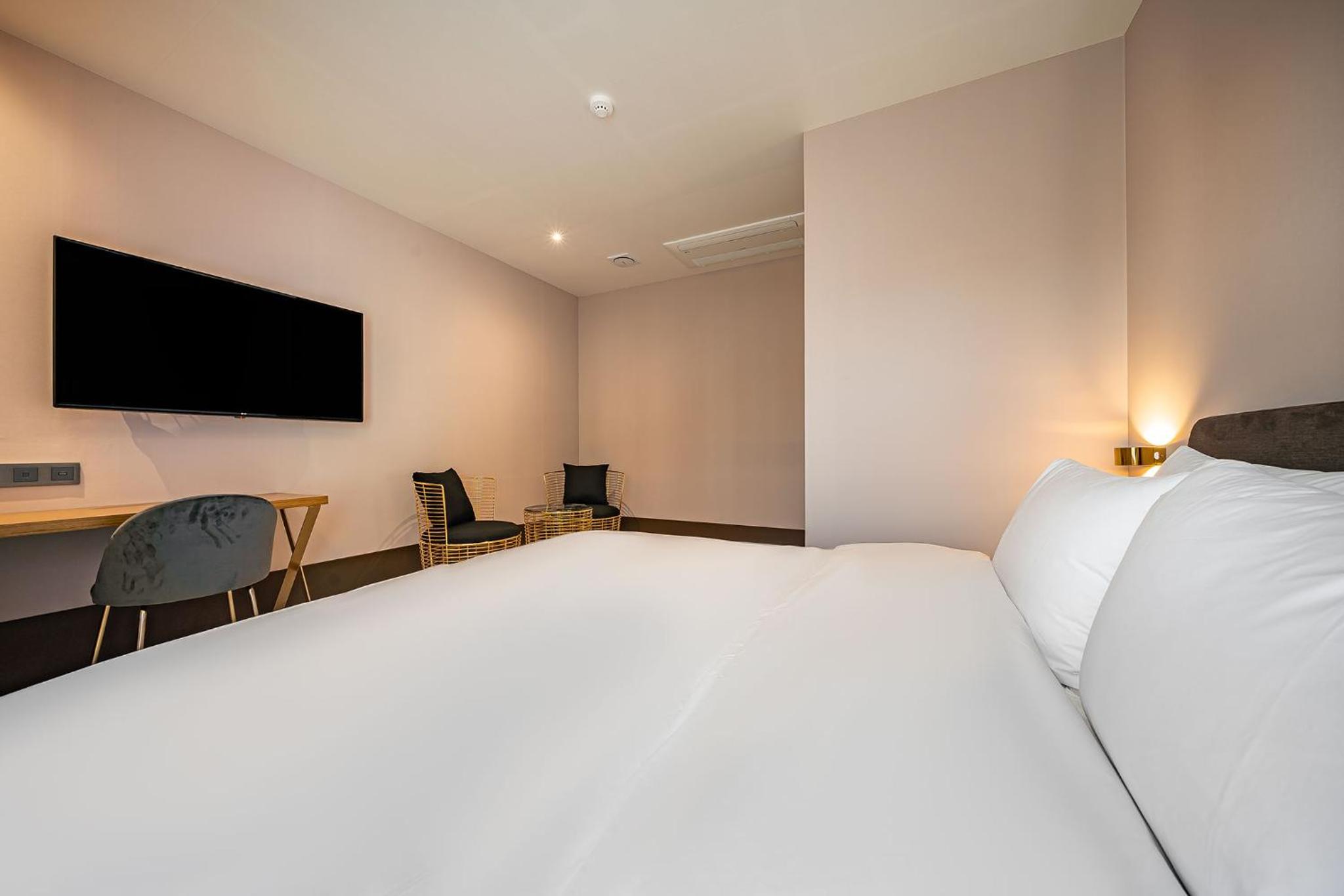 Standard Double Room - Photo 2