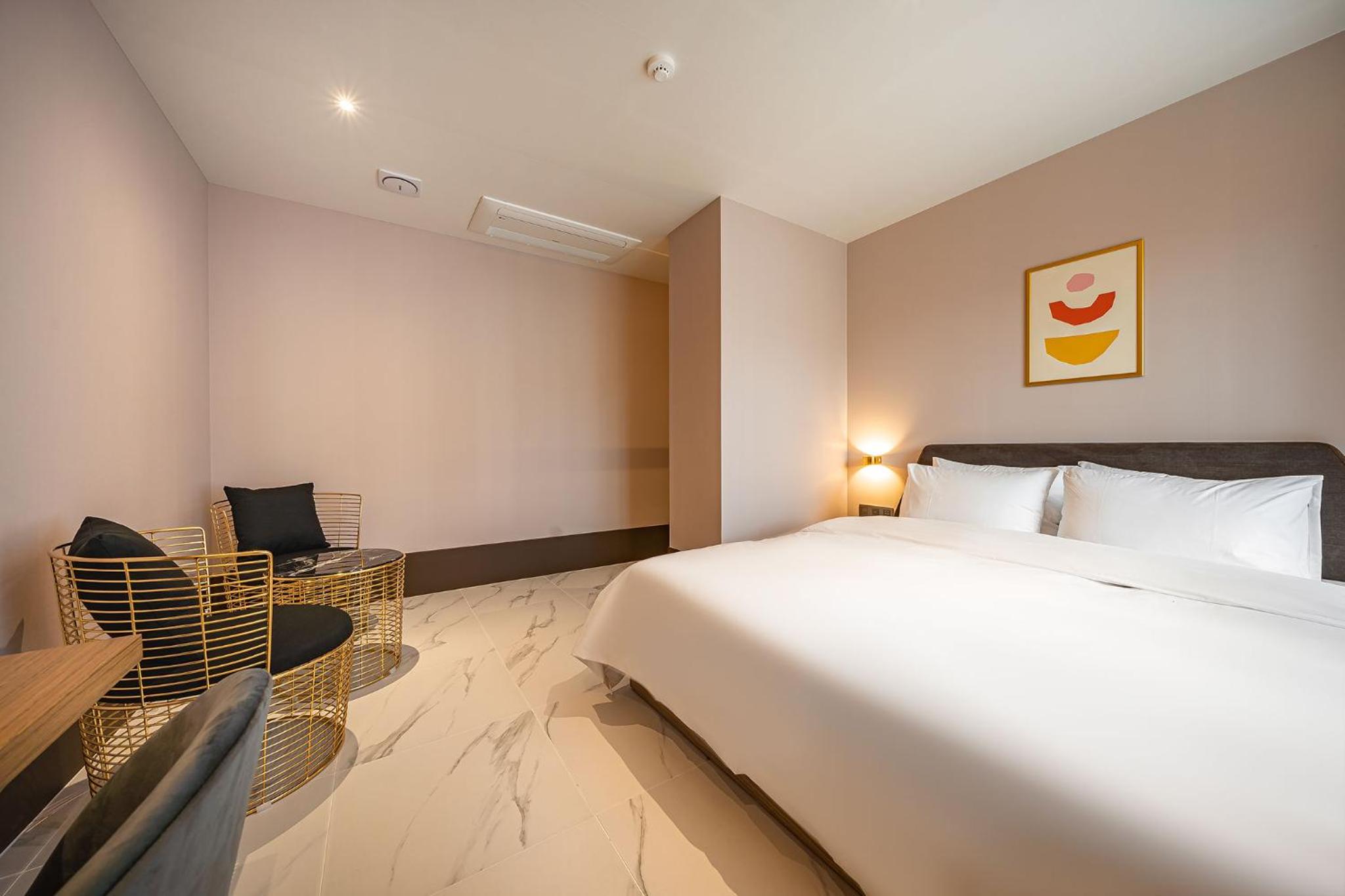 Standard Double Room - Photo 4