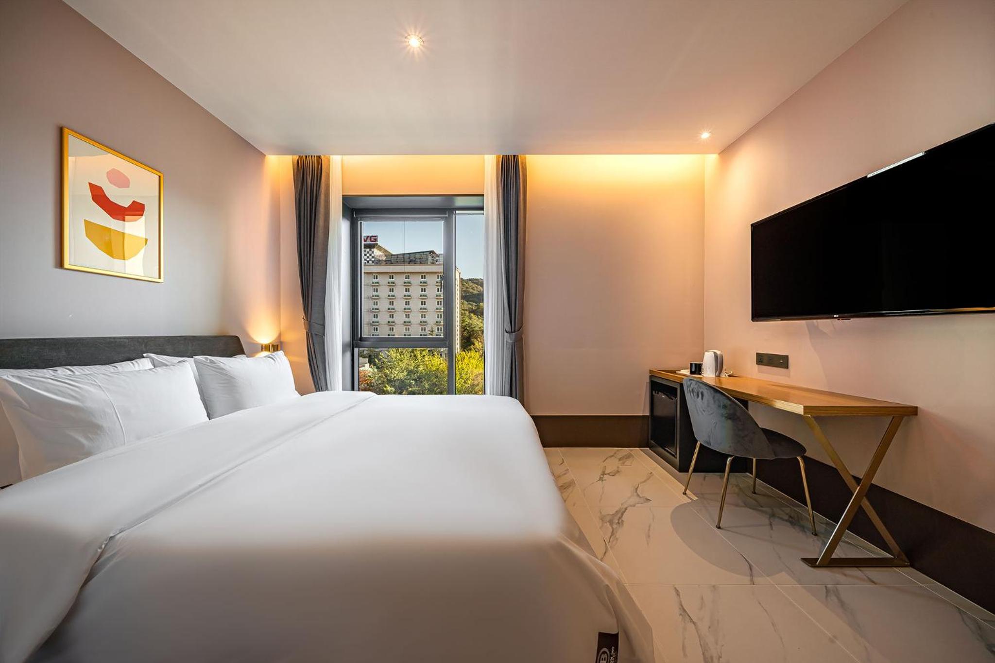 Standard Double Room - Photo 8