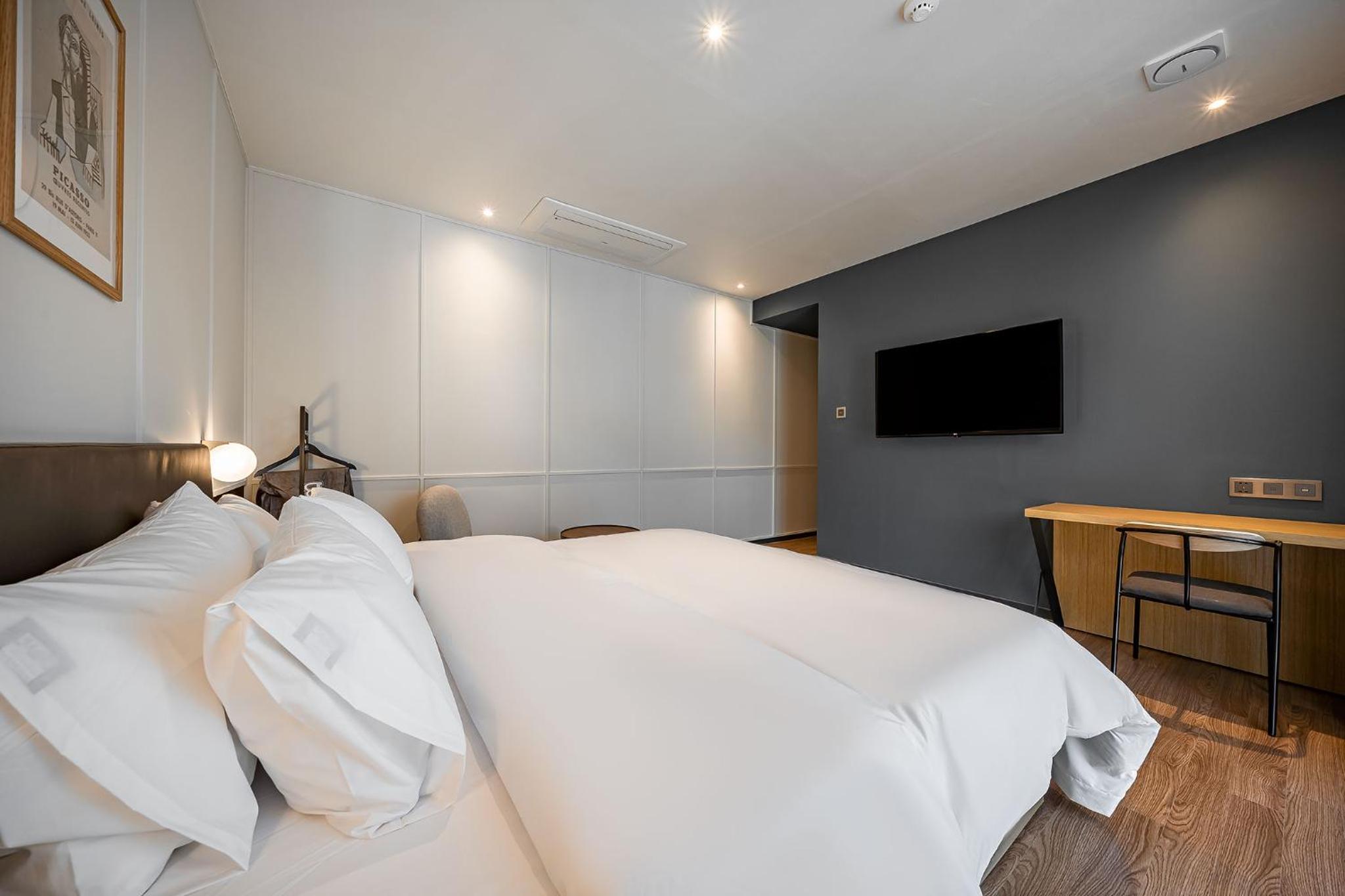 Deluxe Double Room - Photo 14