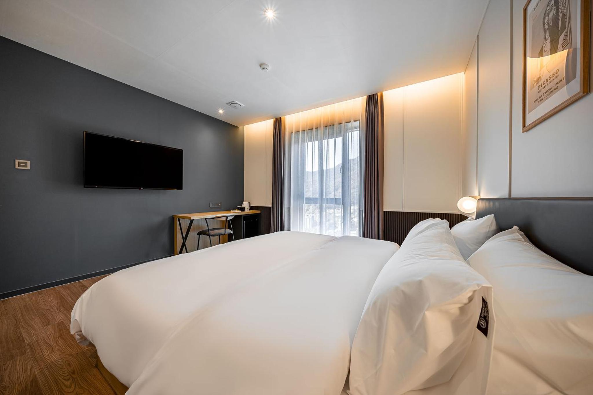 Deluxe Double Room - Photo 15