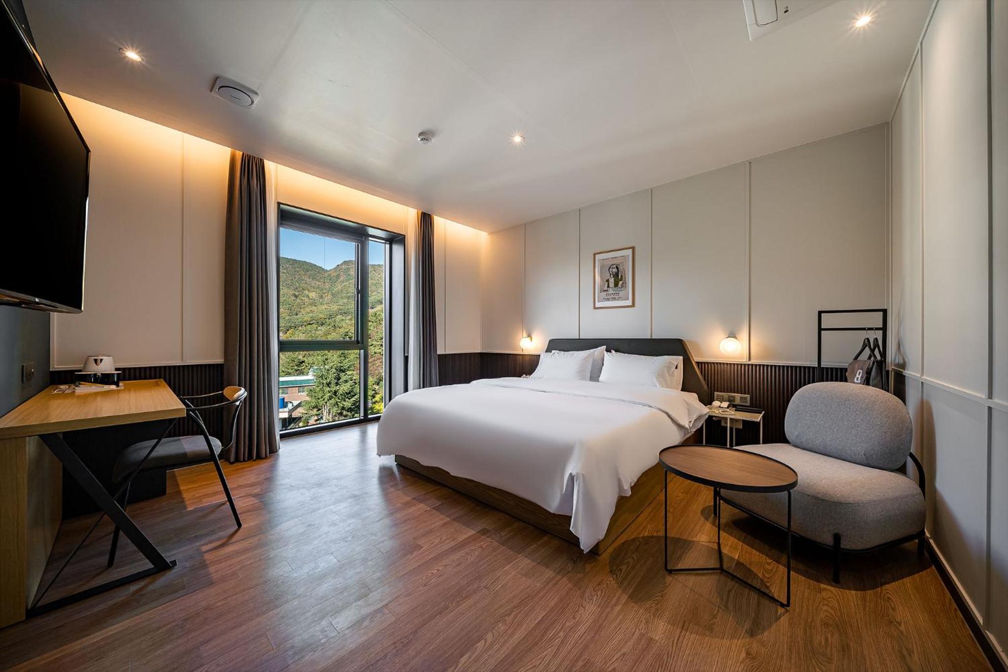 Deluxe Double Room - Photo 16