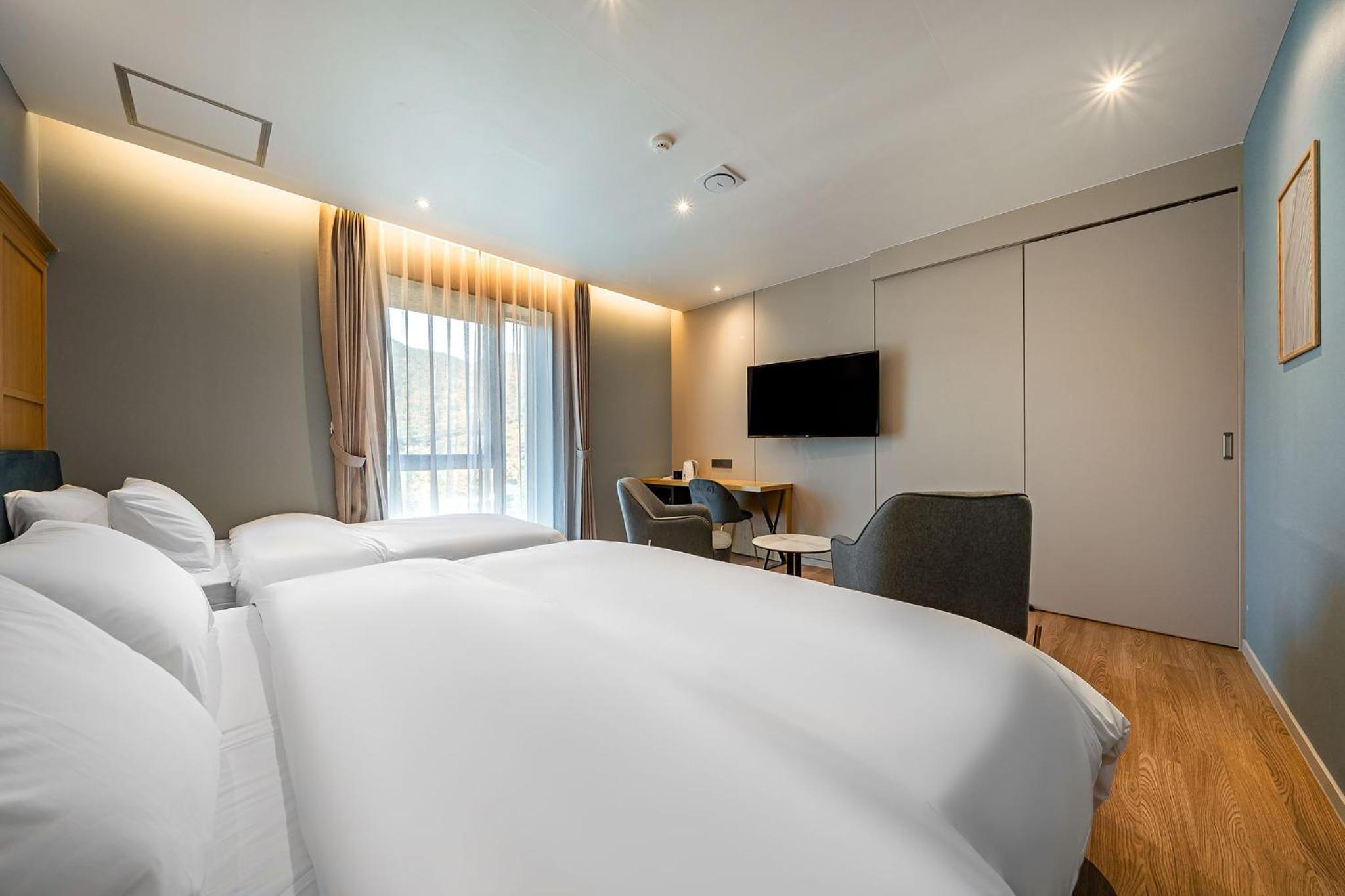 Deluxe Twin Room - Photo 7