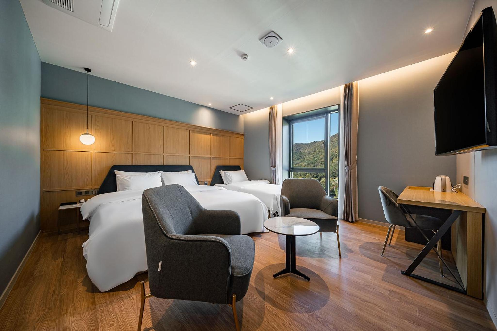 Deluxe Twin Room - Photo 8