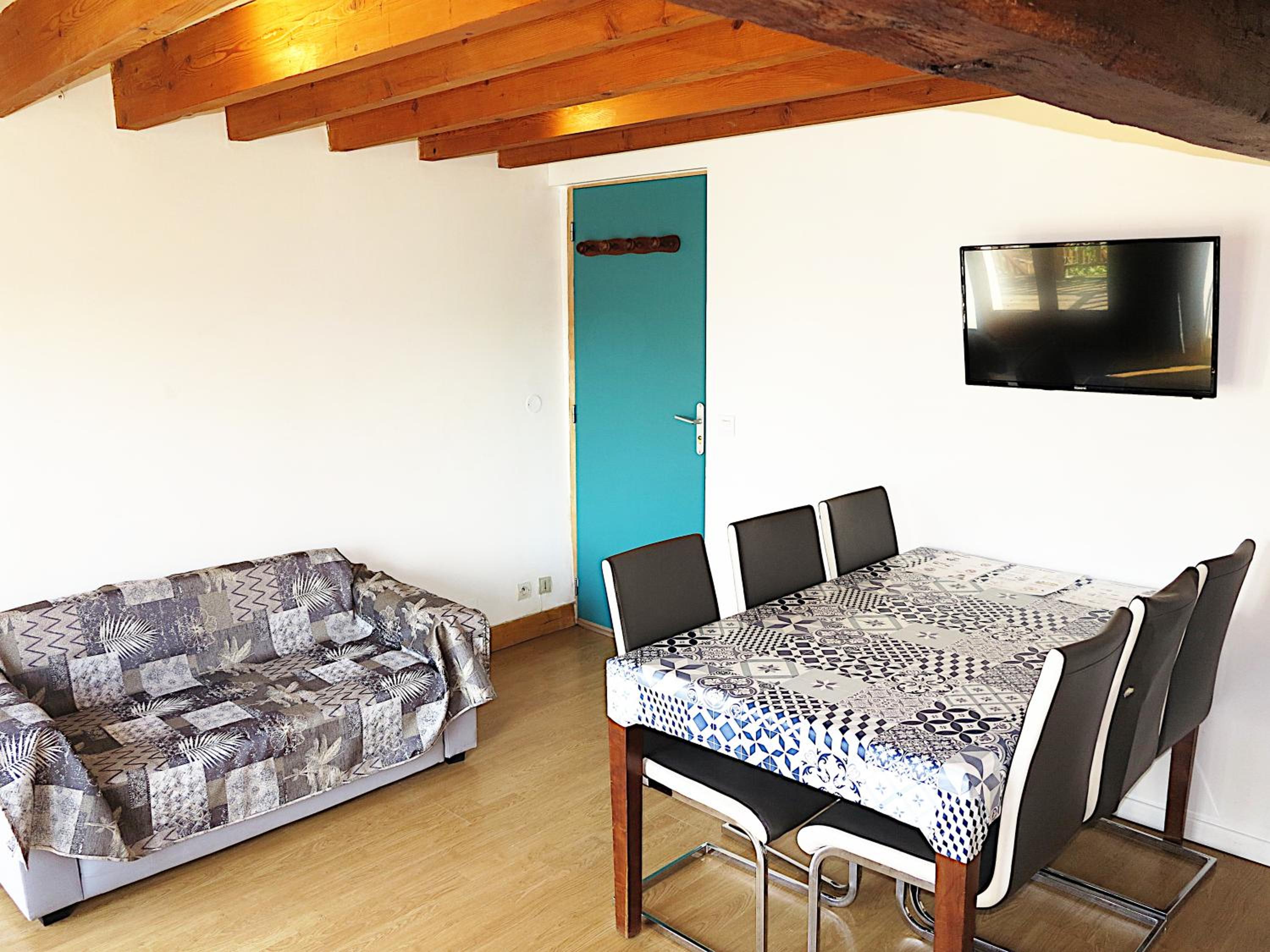 Three-Bedroom Apartment photo 2