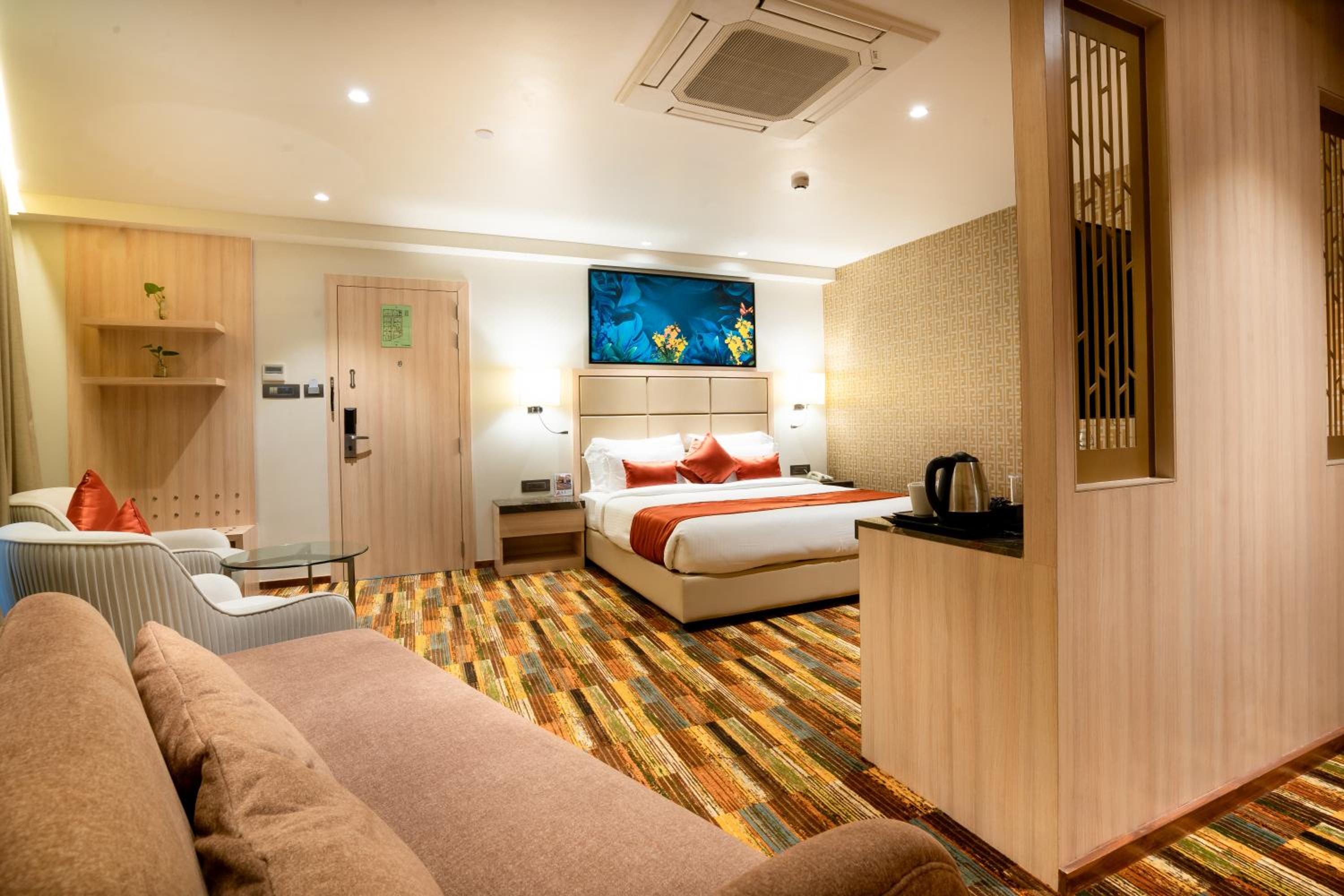 Junior Suite With Bathtub photo 2