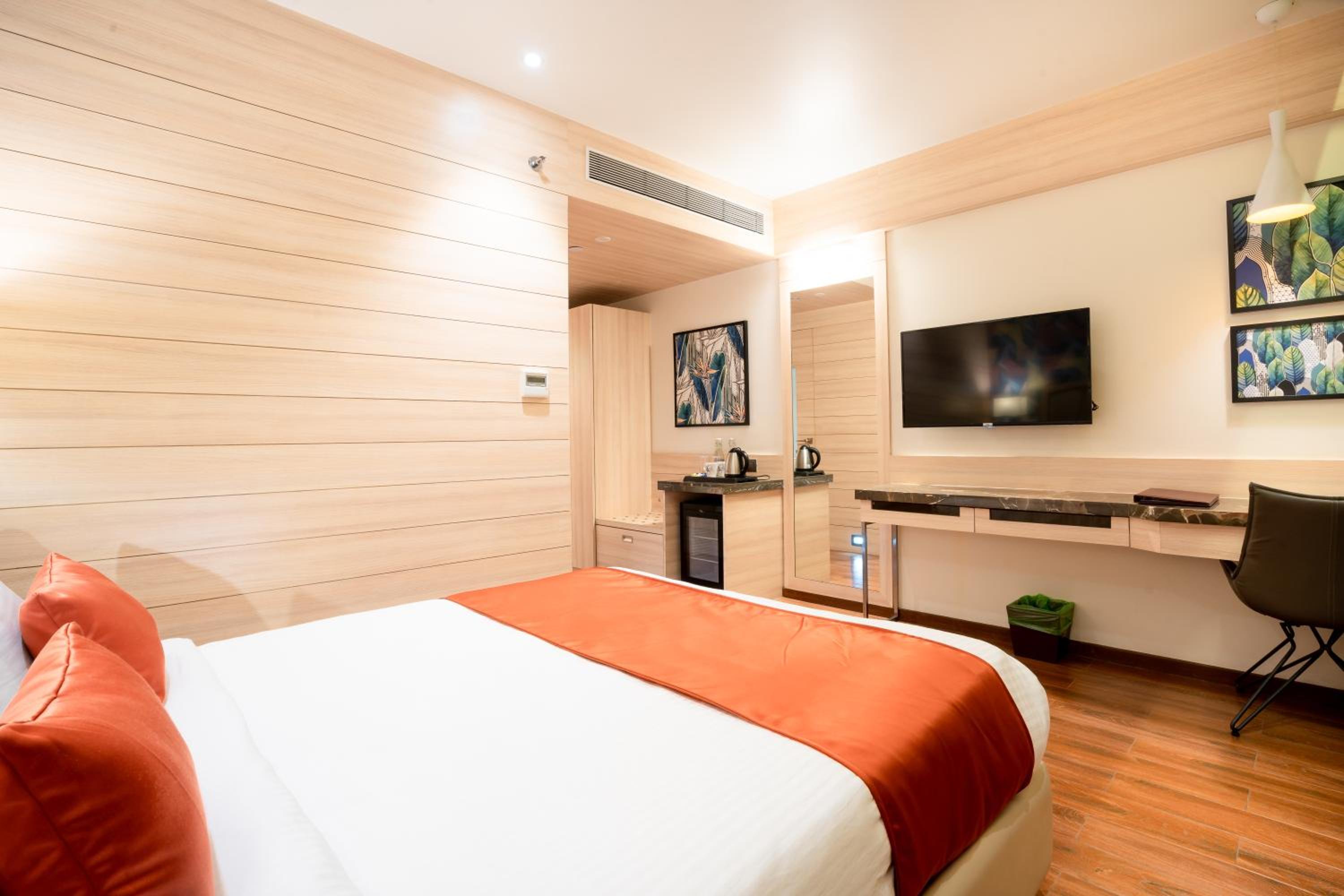 Deluxe Room - Photo 5
