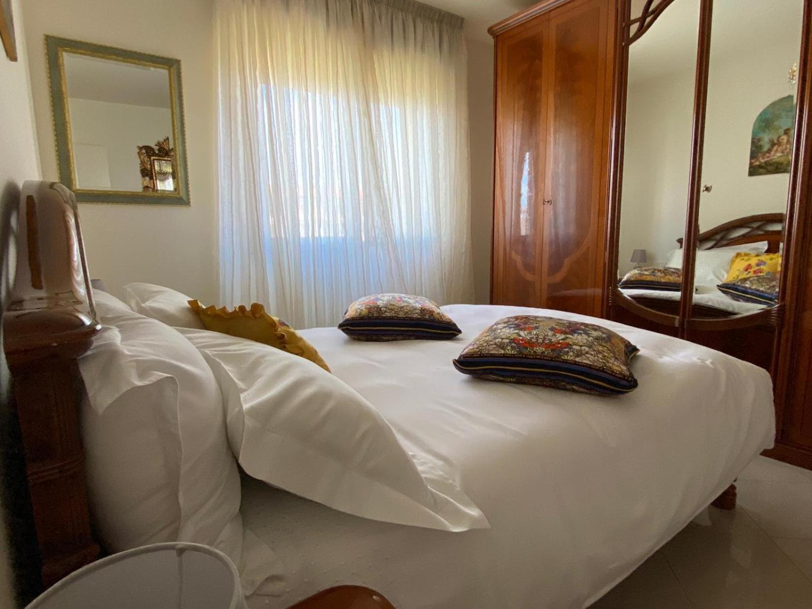 One-Bedroom Apartment - Photo 3