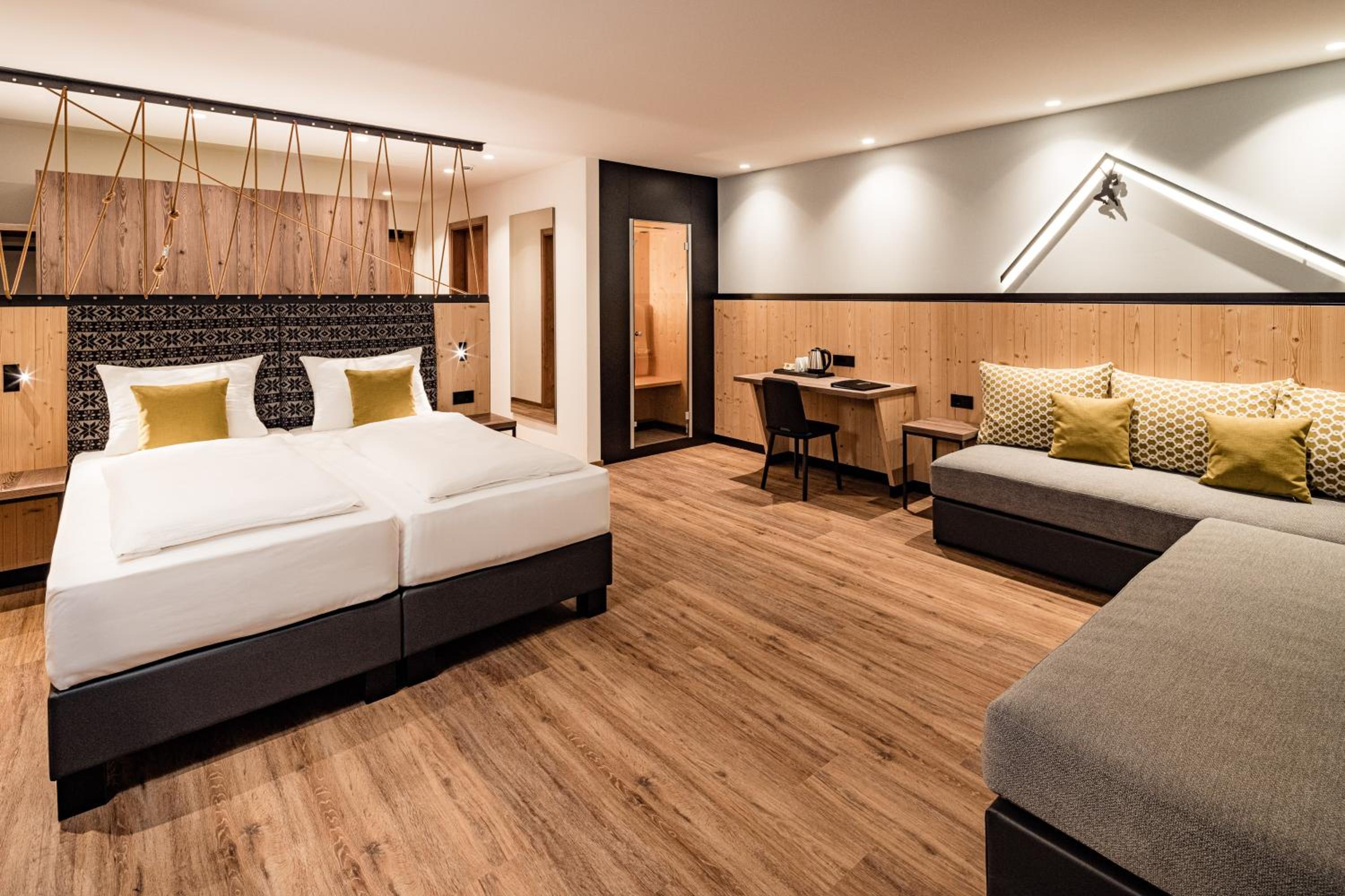 Deluxe Suite - Photo 2