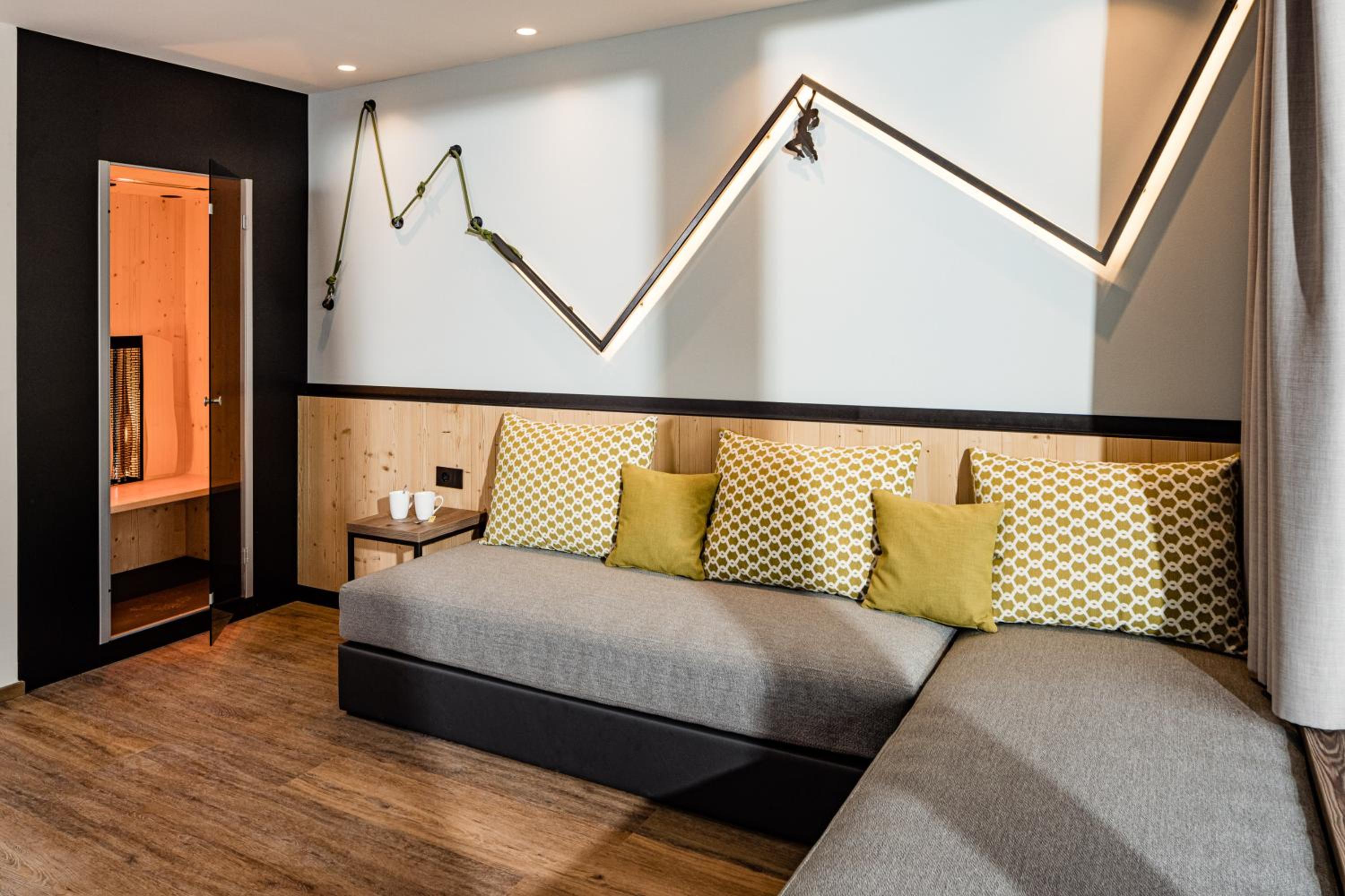 Deluxe Suite - Photo 5