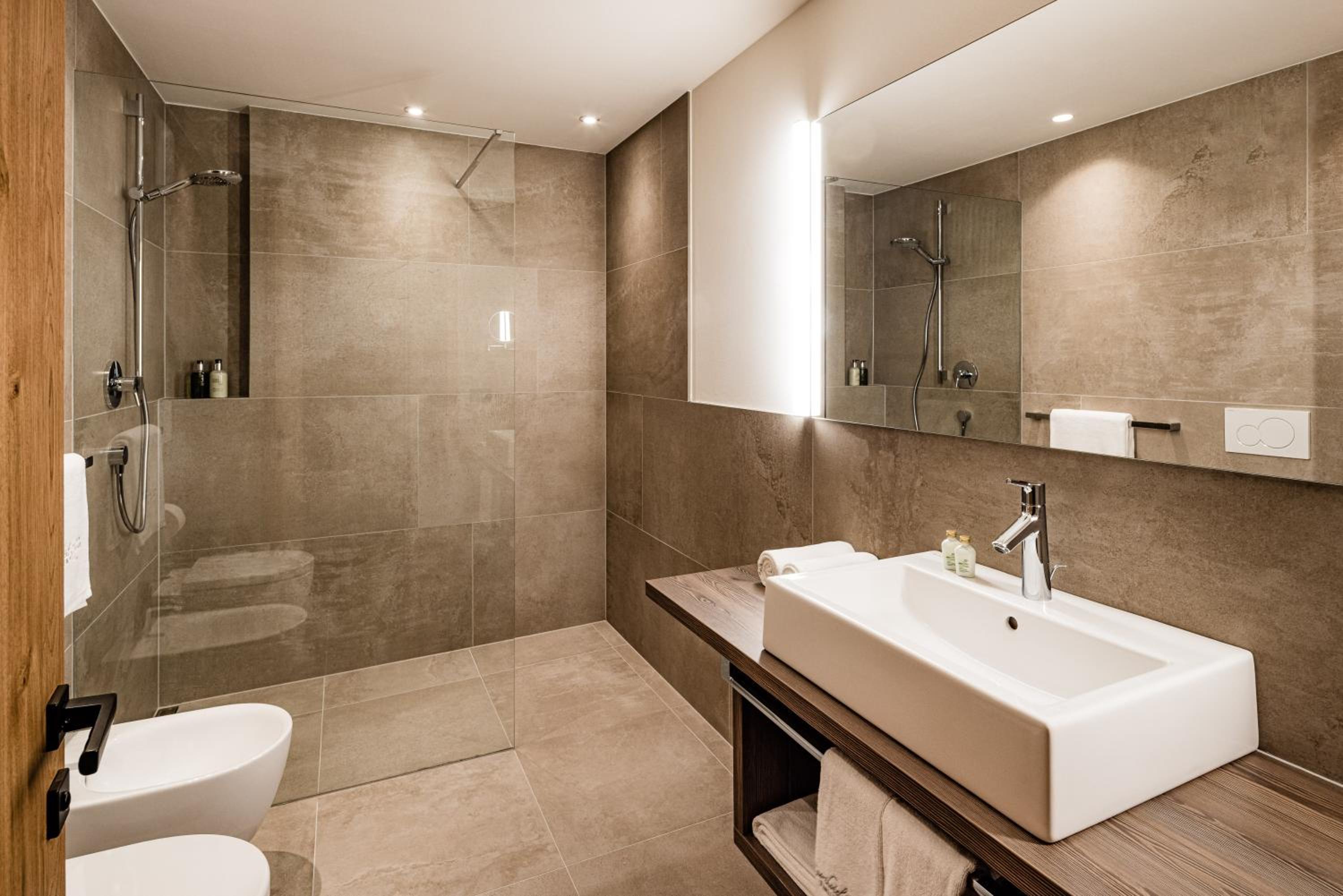 Suite - Photo 4