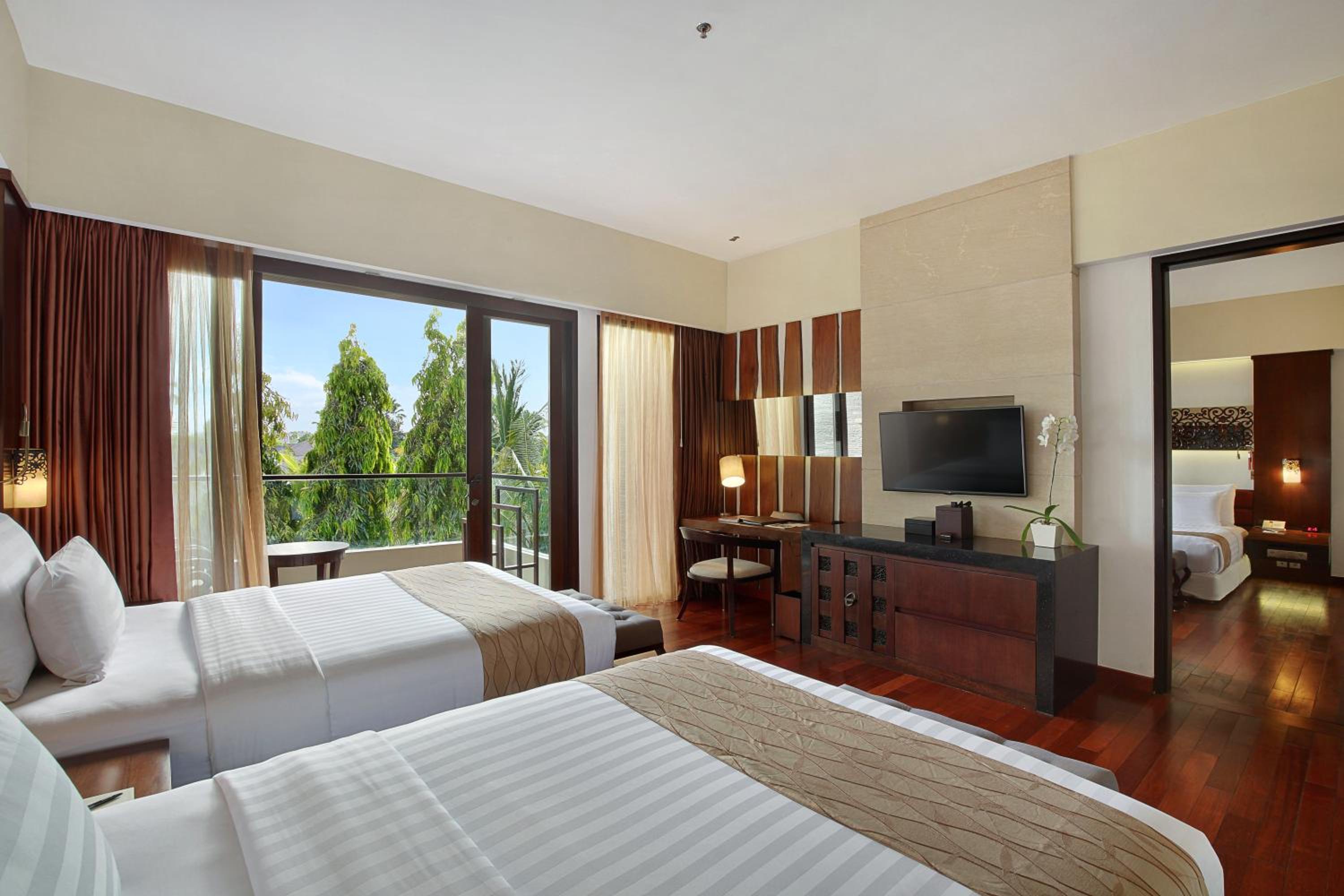 Christmas Eve Offer with 1 Time Dinner - Garden room Twin Beds (Independent Building Across the street)