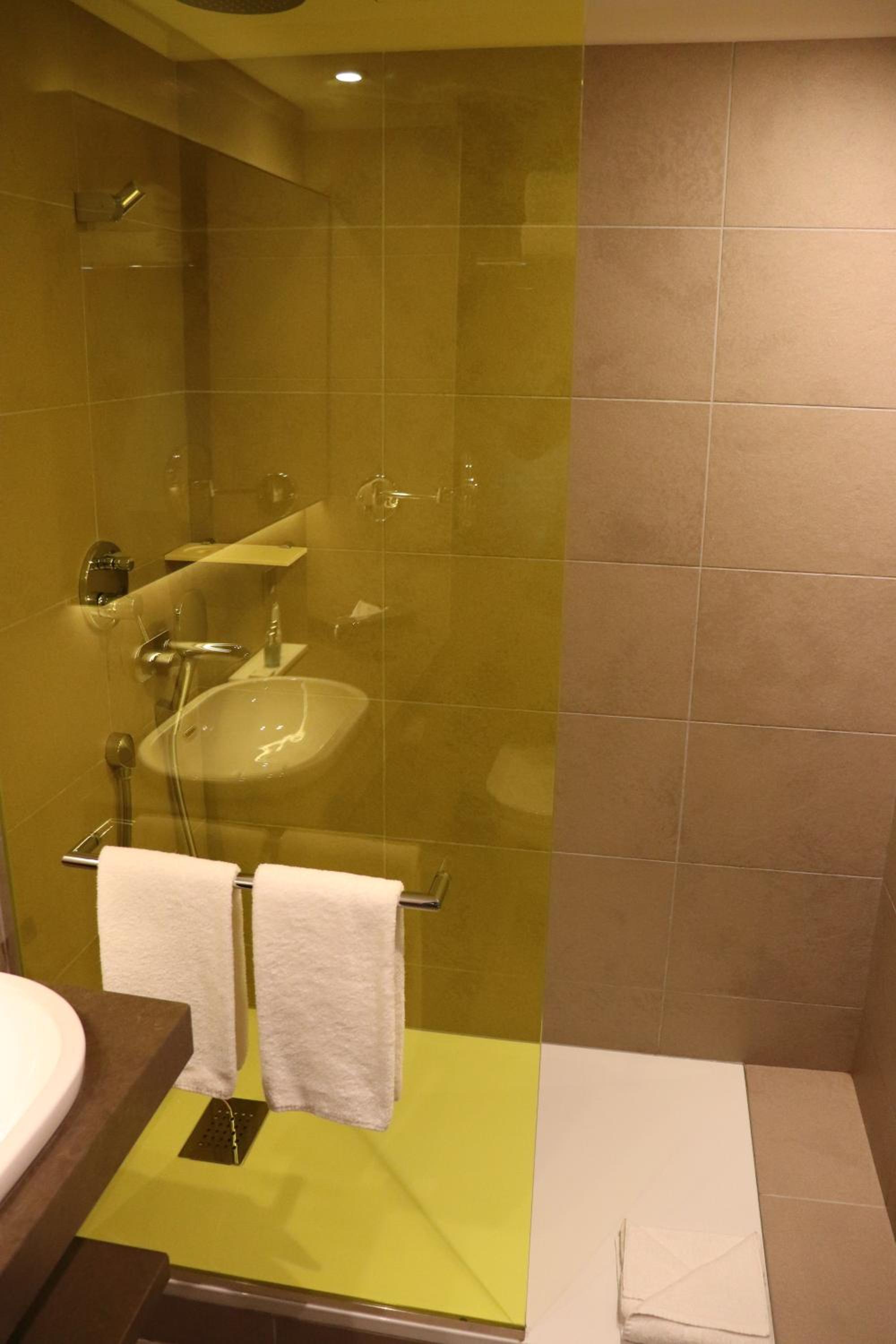 Superior Room with Monts d'Or view - Photo 2