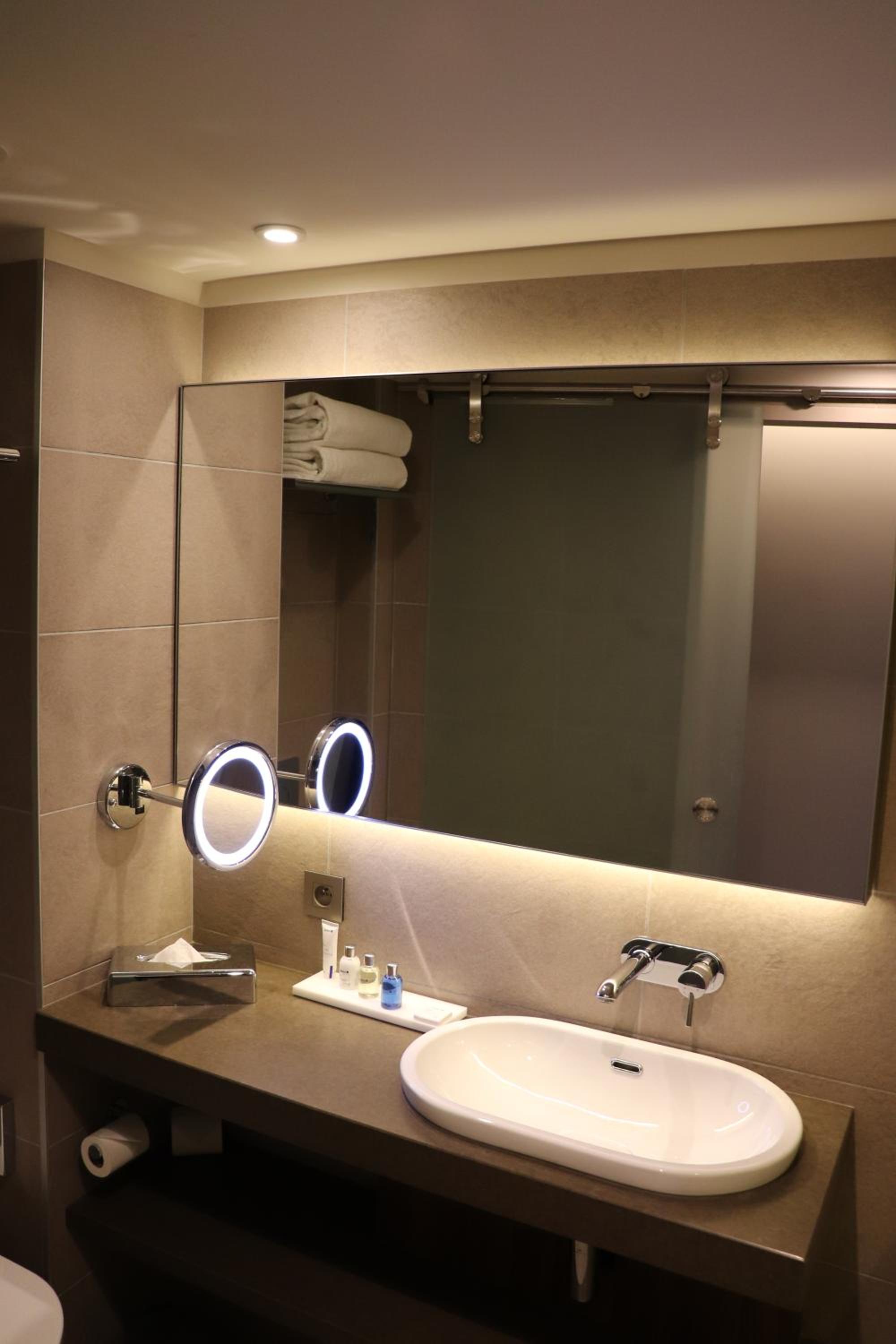 Premium Room with Panoramic Old Town View - Photo 4