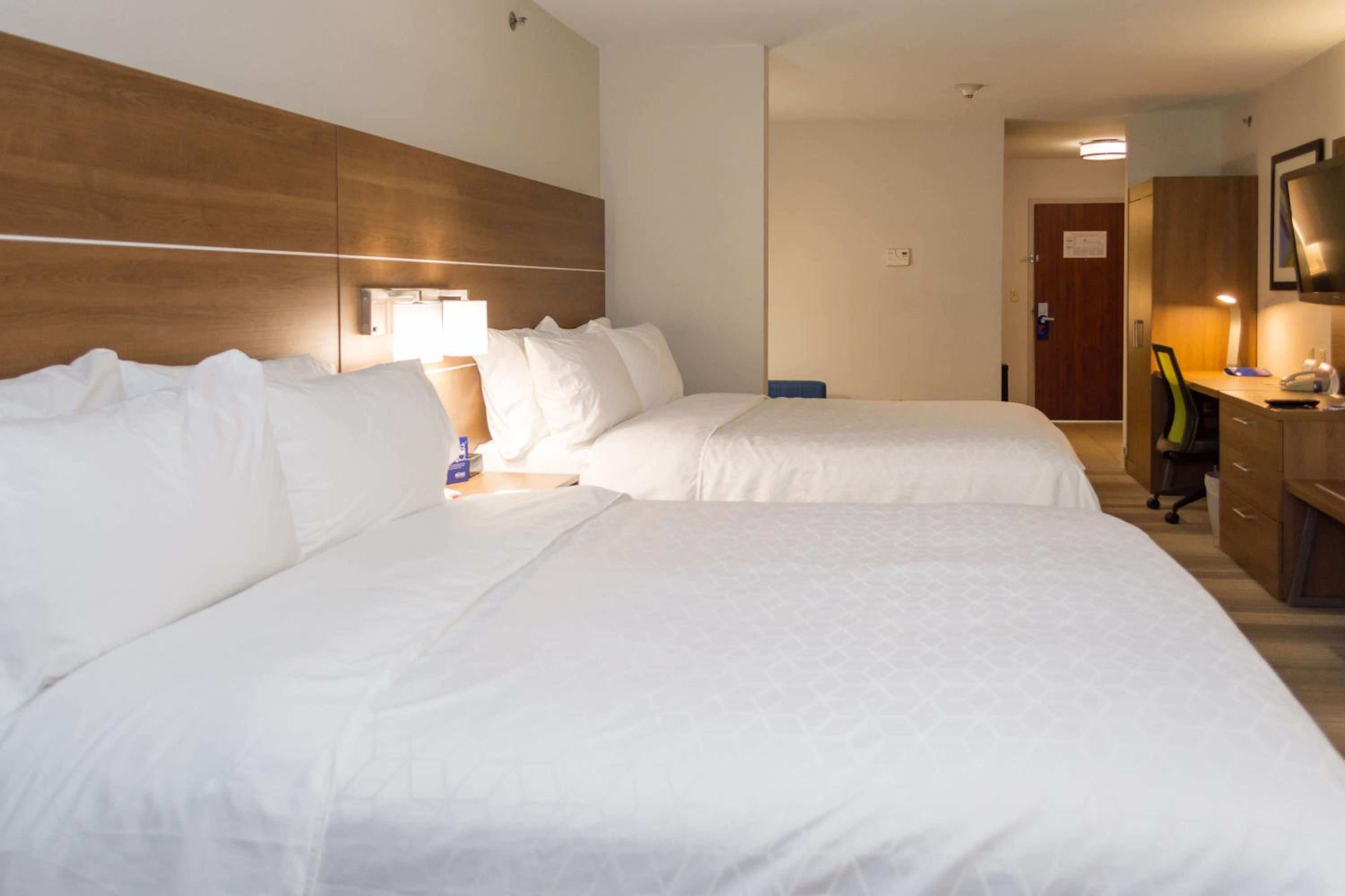 Double Suite - Non-Smoking - Photo 1