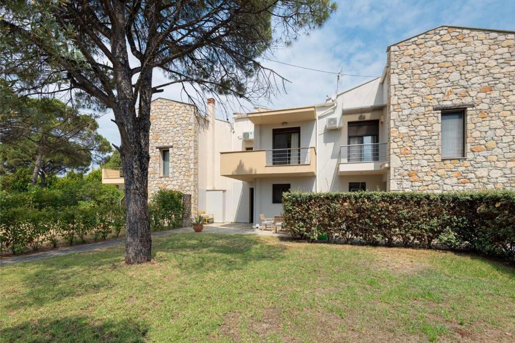 Three-Bedroom House photo 2