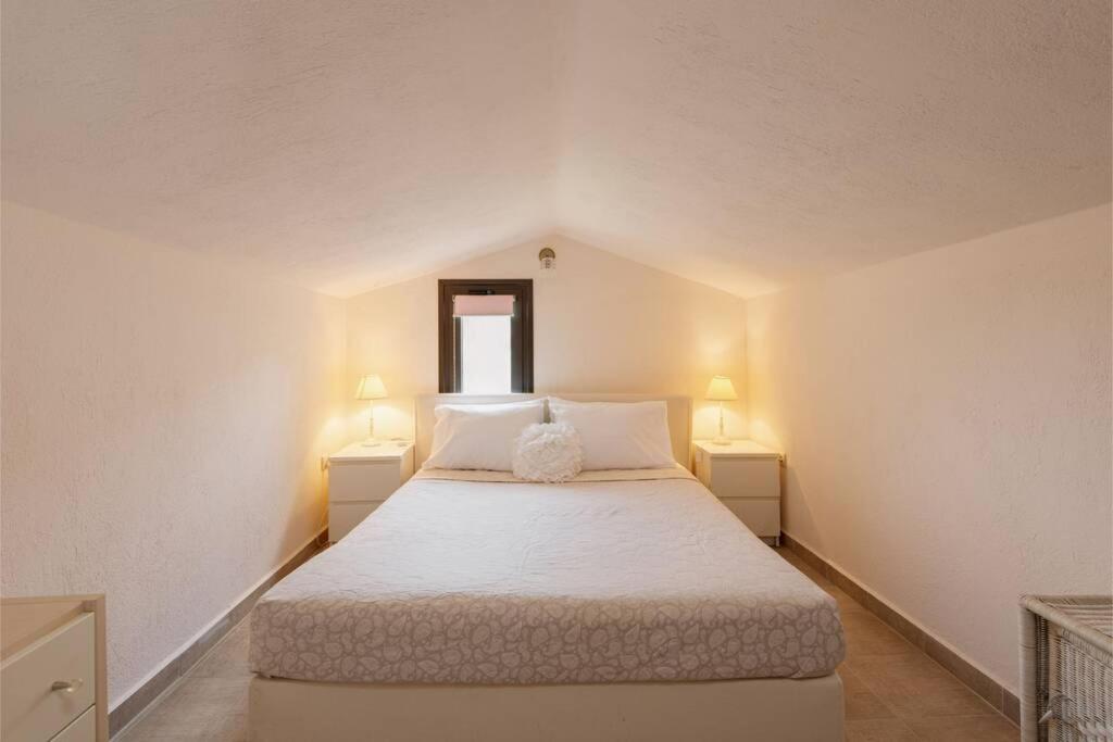 Three-Bedroom House photo 3