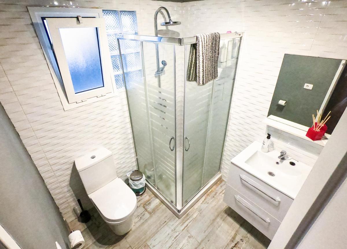 Double Room with Shared Bathroom (without view) photo 1