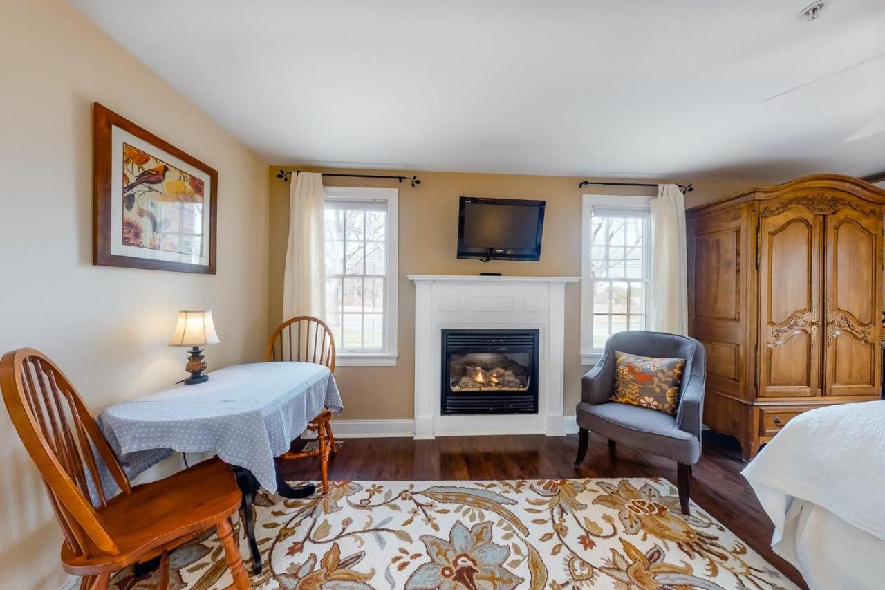 Standard King Room photo 2