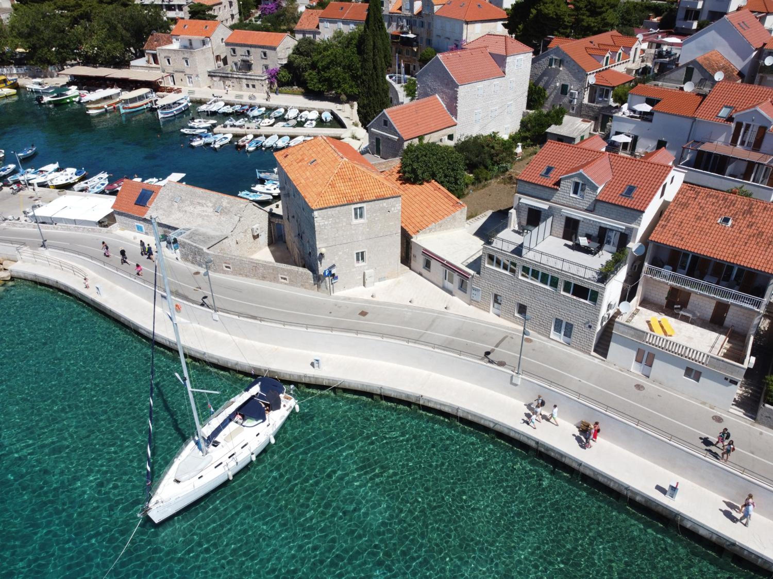 One-Bedroom Apartment with Sea View photo 2